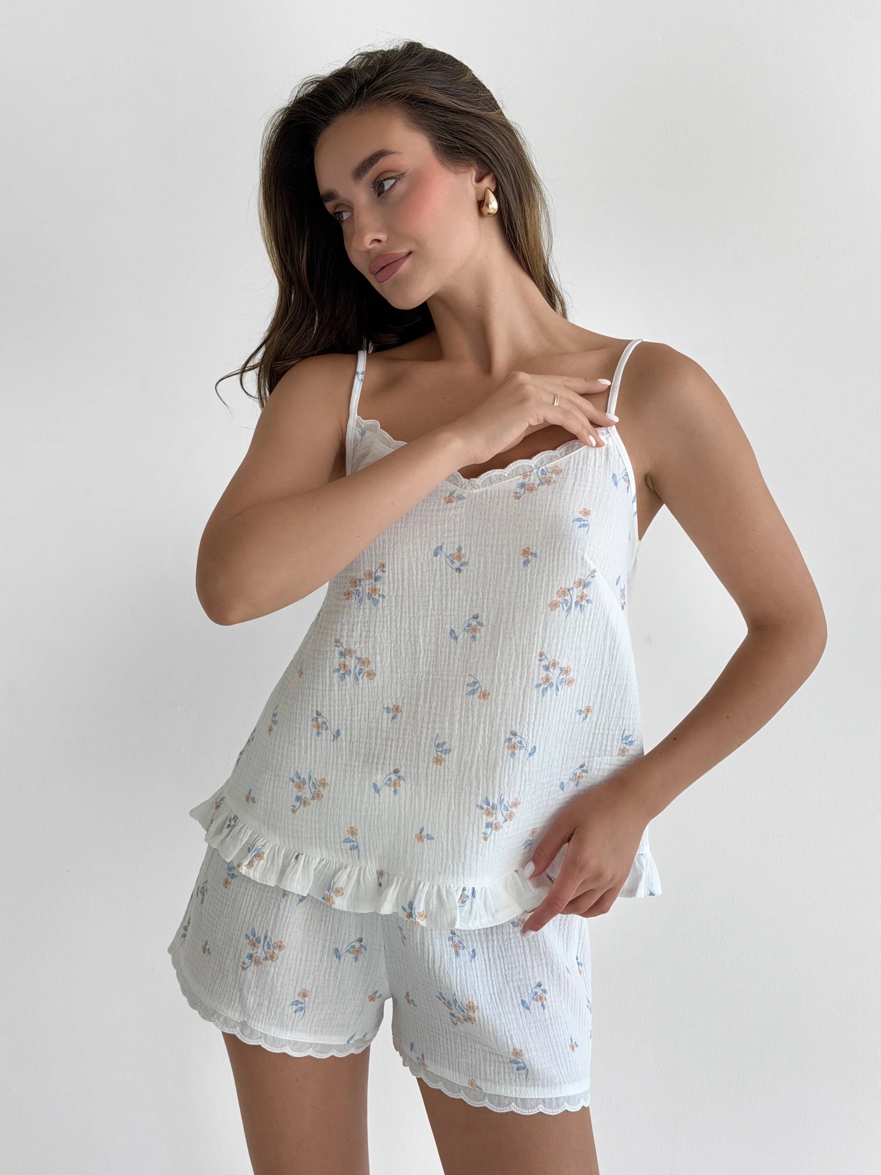 Muslin T-shirt and Shorts costume flower with blue leaf on milky