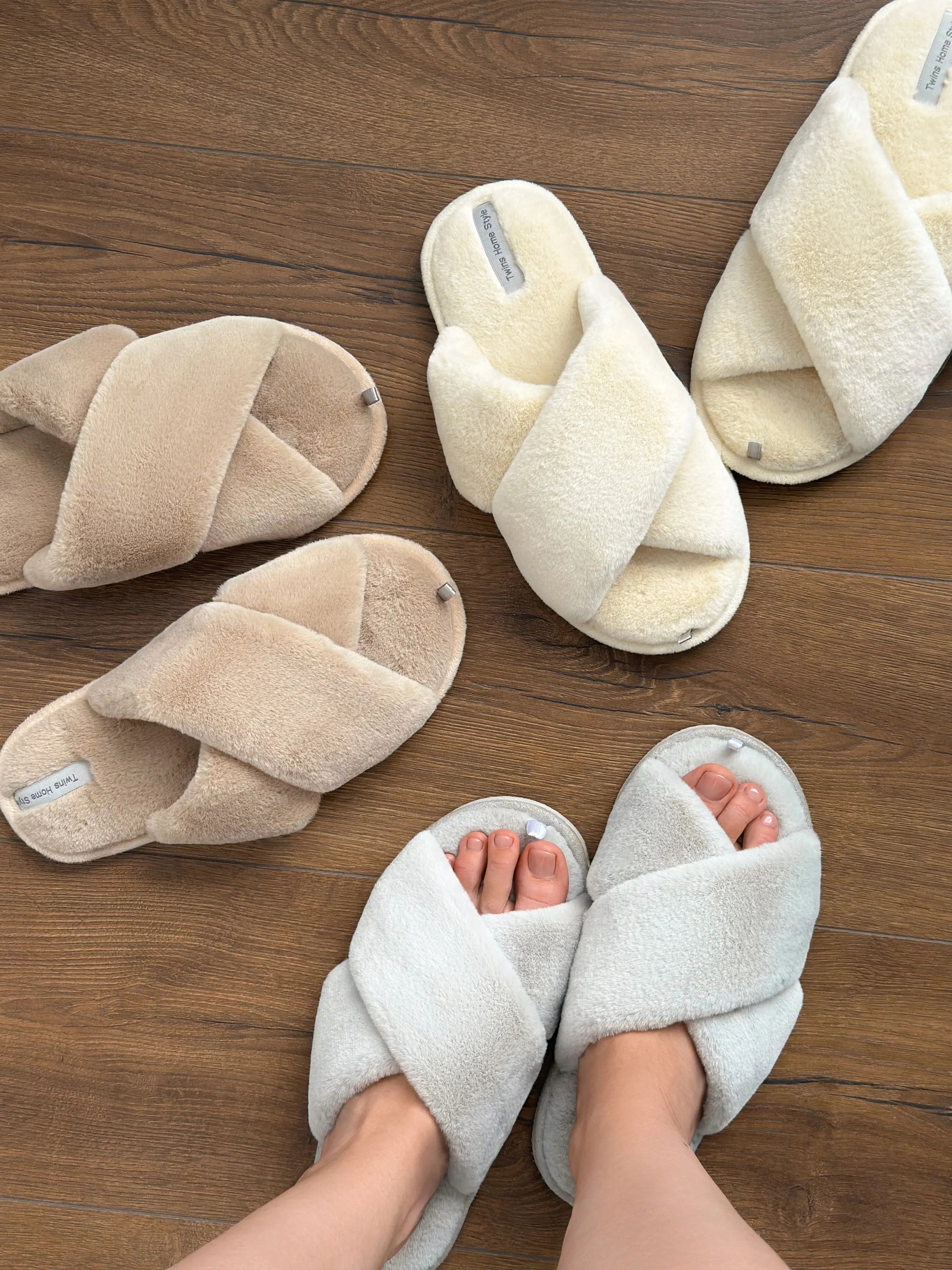 Women's slippers HS-LUX fur milk