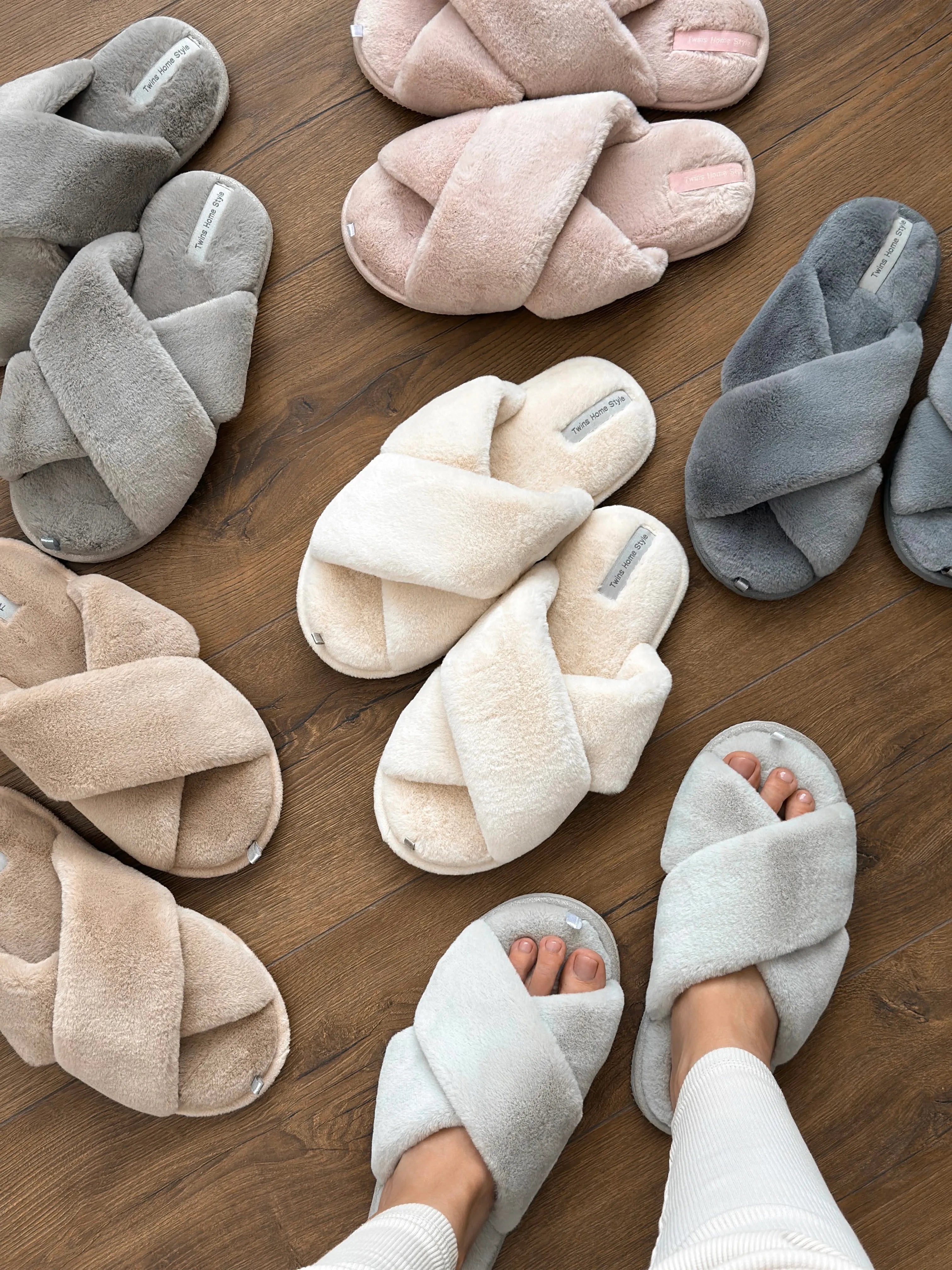 Women's slippers HS-LUX fur milk