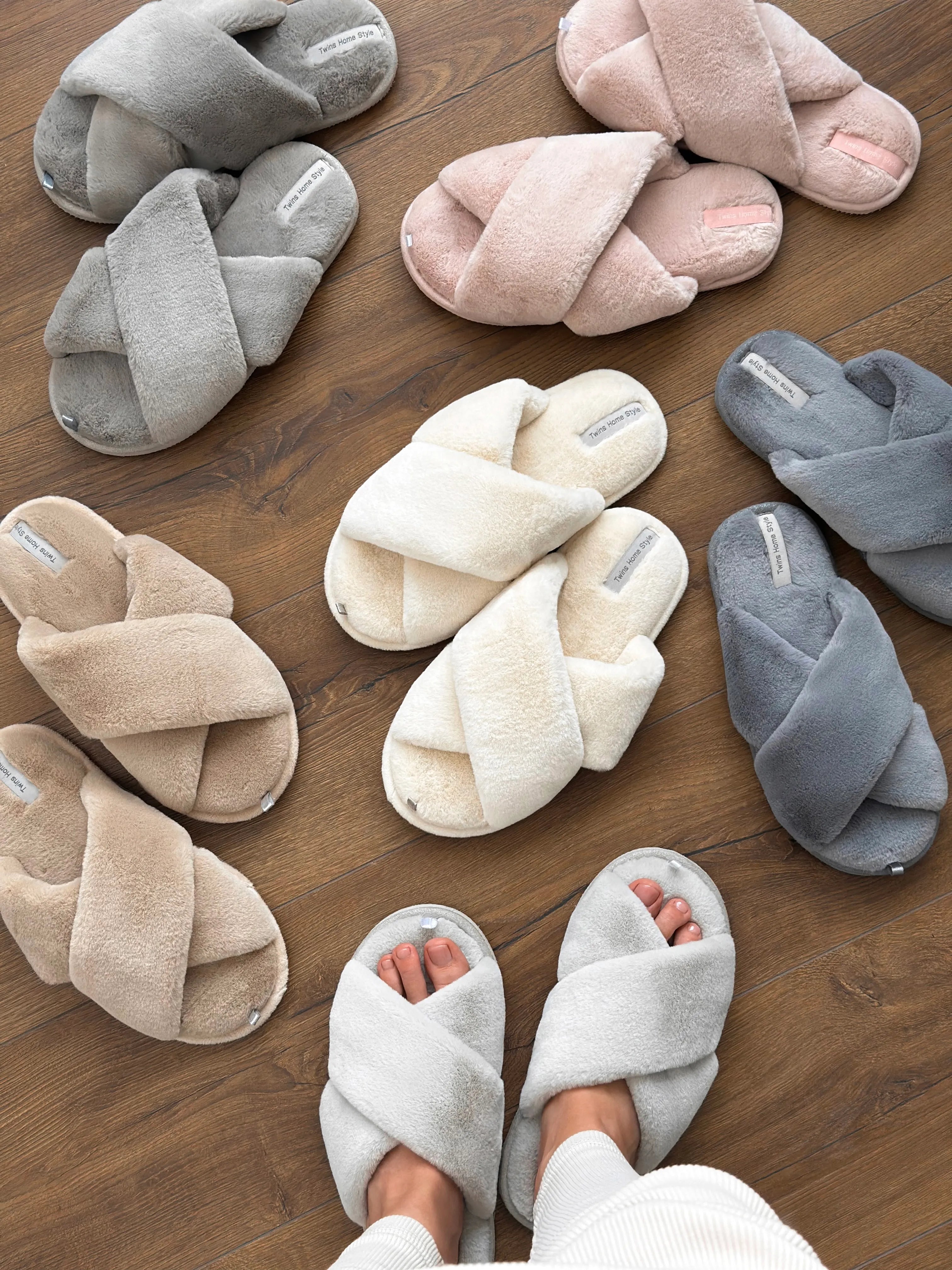 Women's slippers HS-LUX fur milk