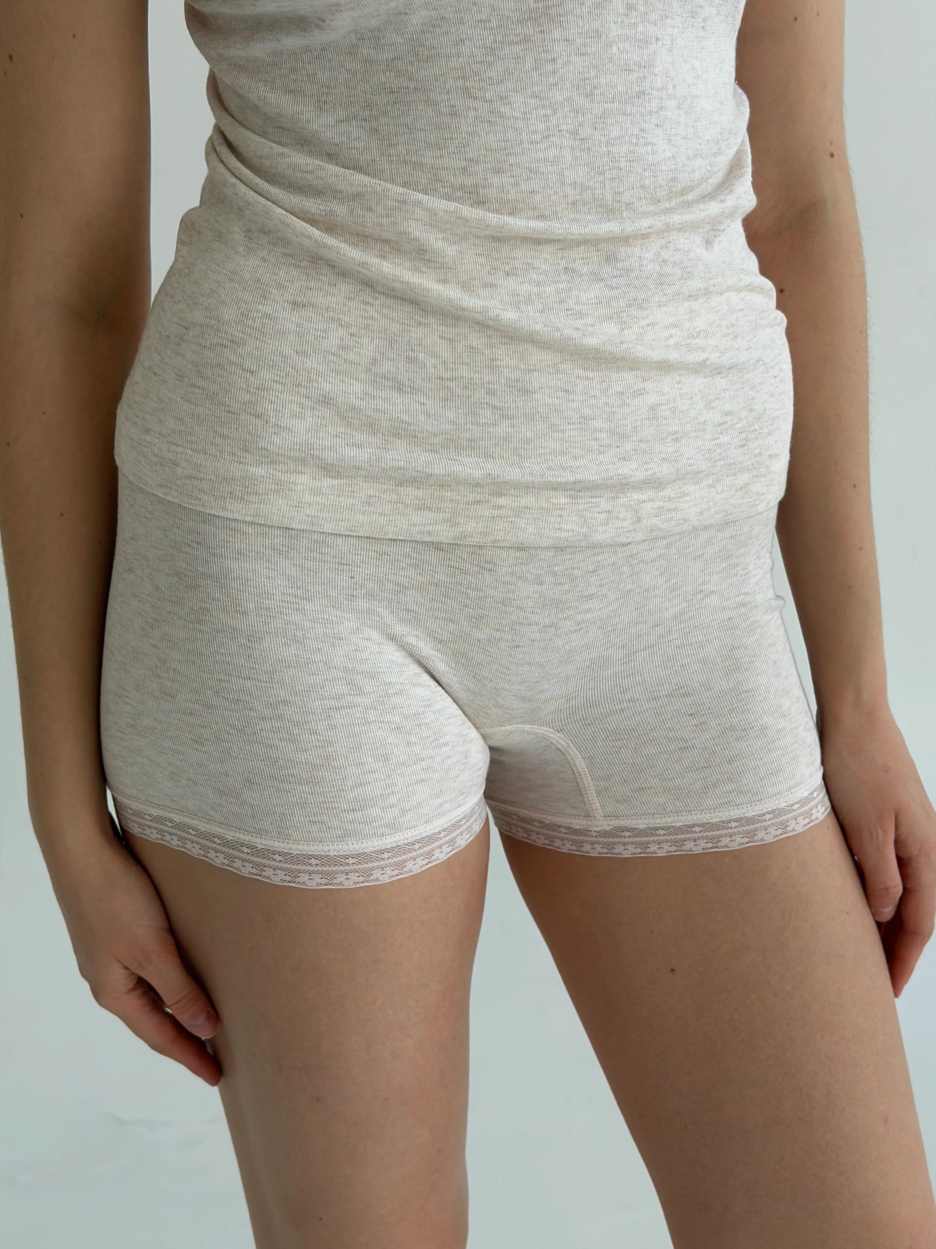 Set of viscose tank top and shorts with lace beige-pink