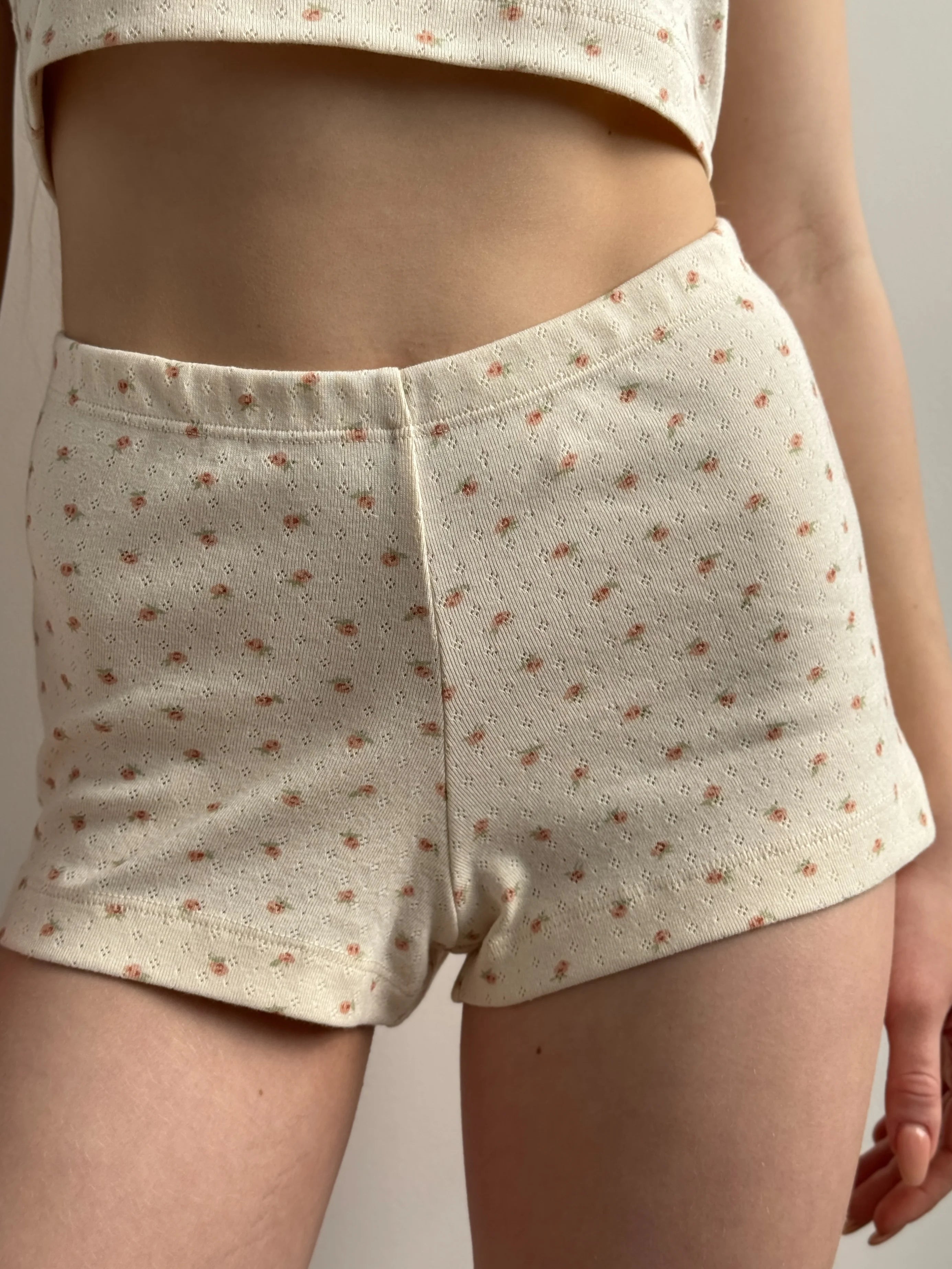 Ribbed mini shorts in milky rose