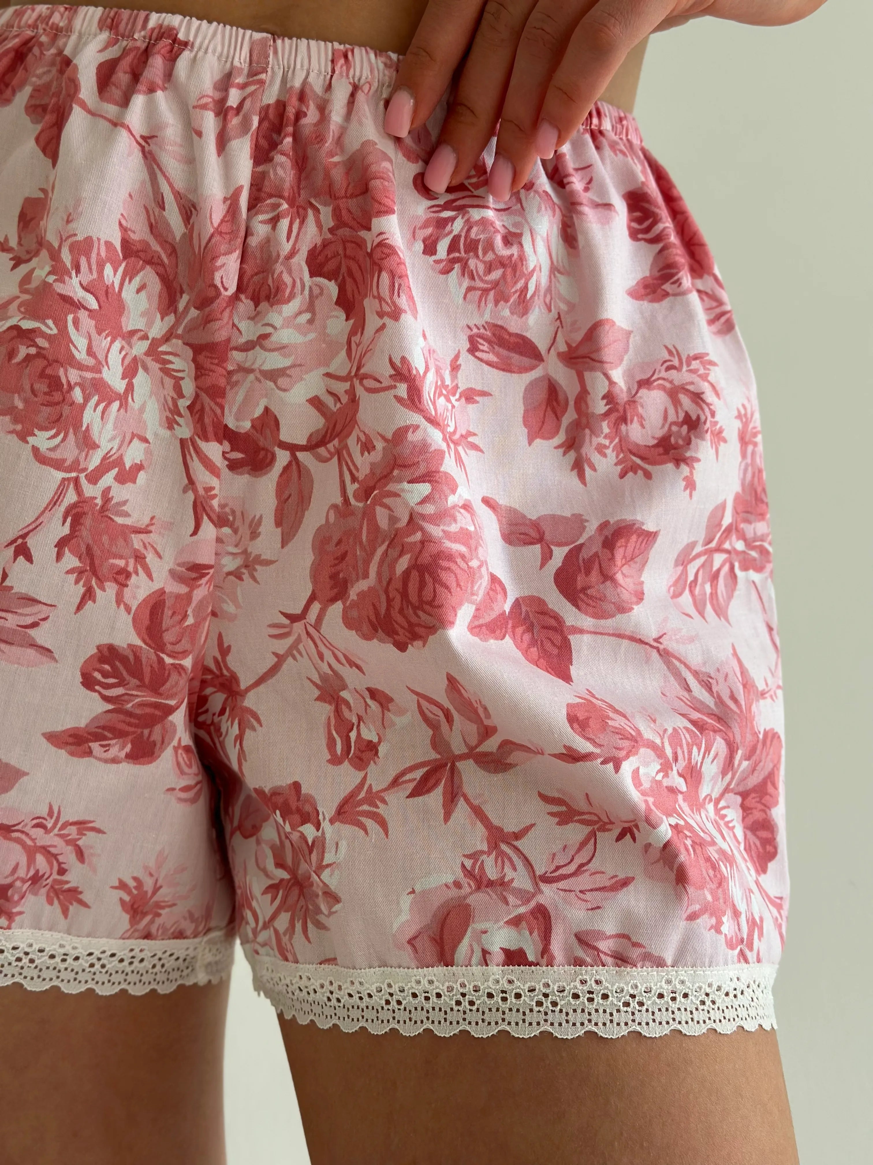 Satin Shorts mono tea roses on pink