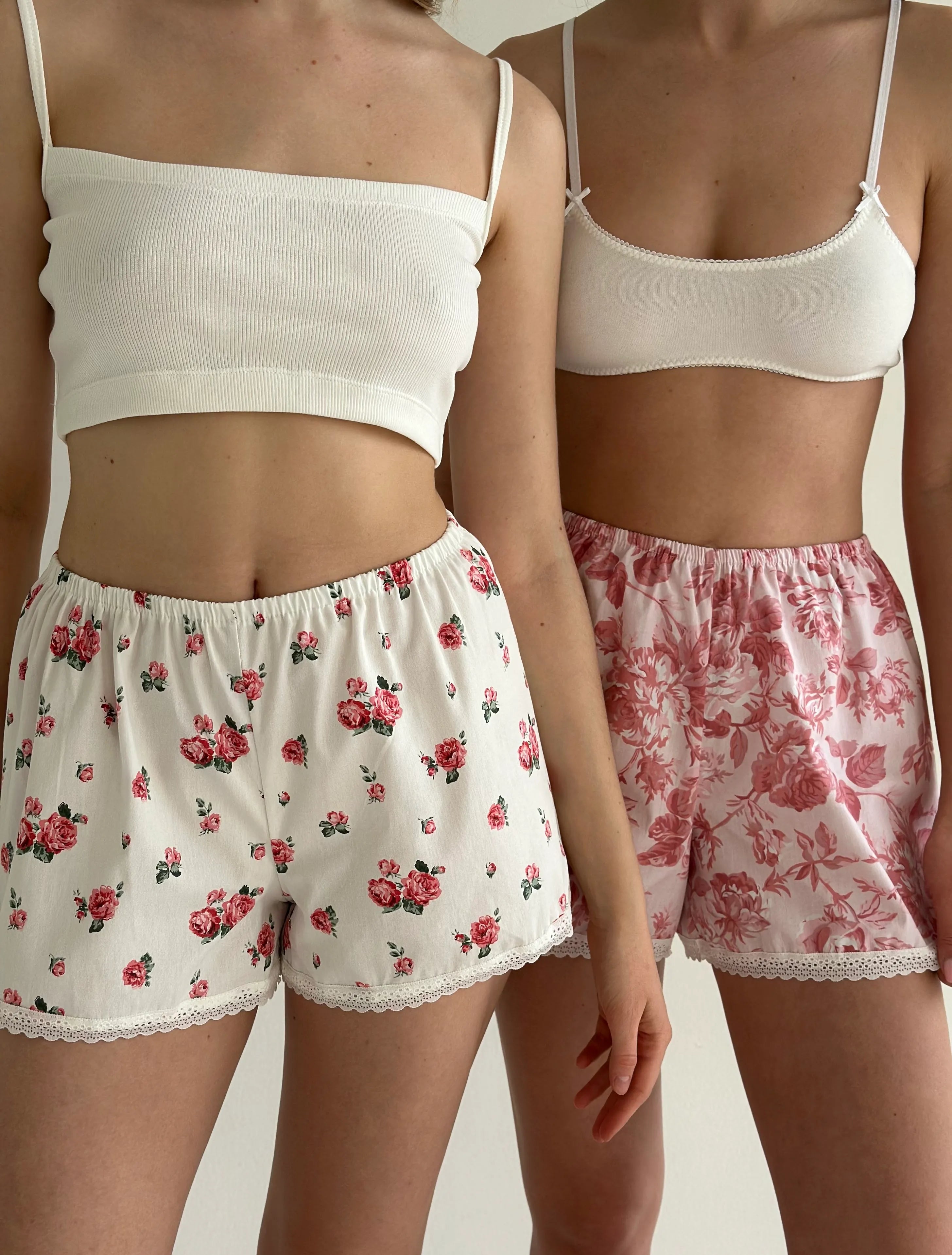 Satin Shorts mono roses red with leaves