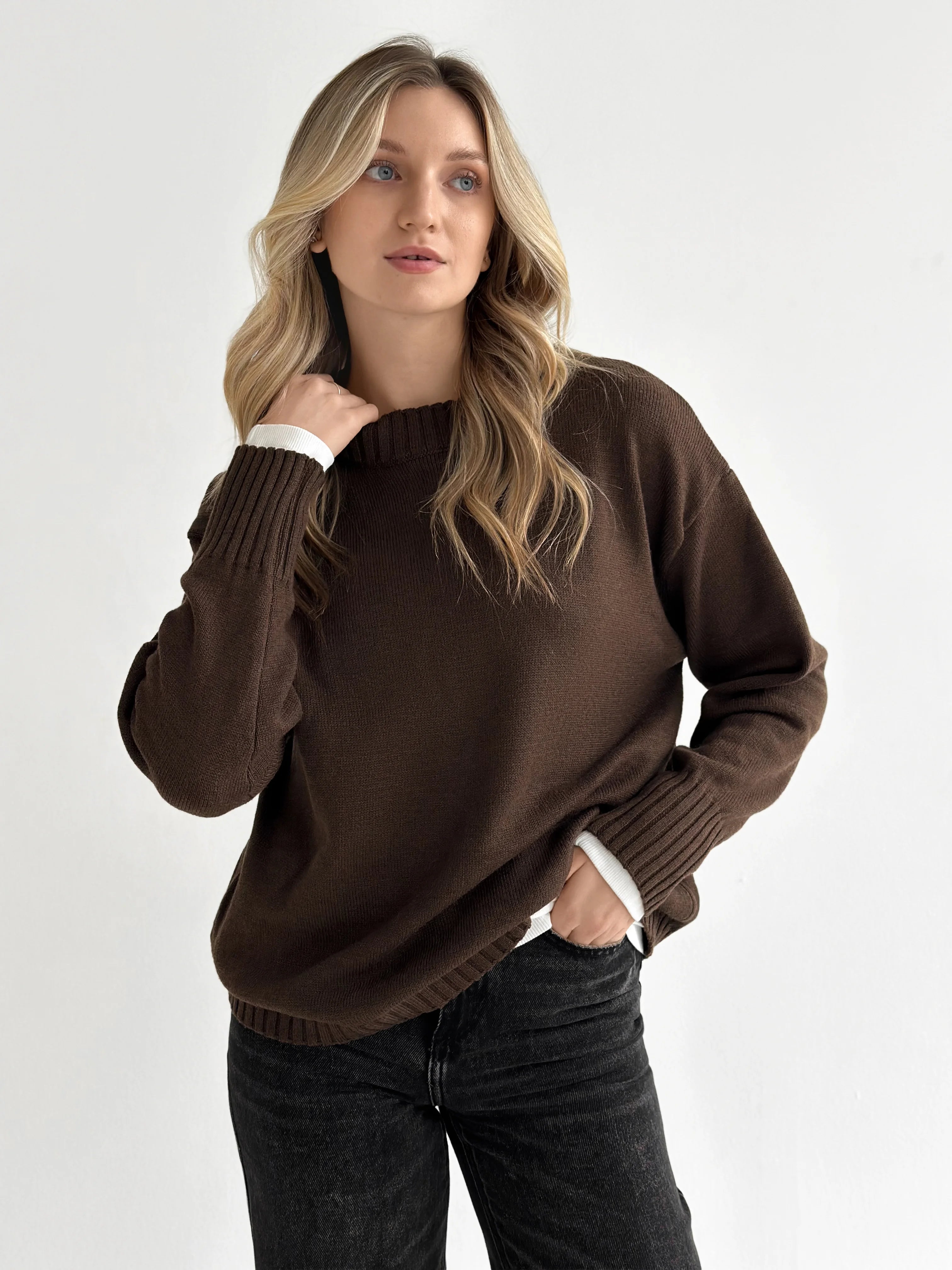 Knitted sweater brown