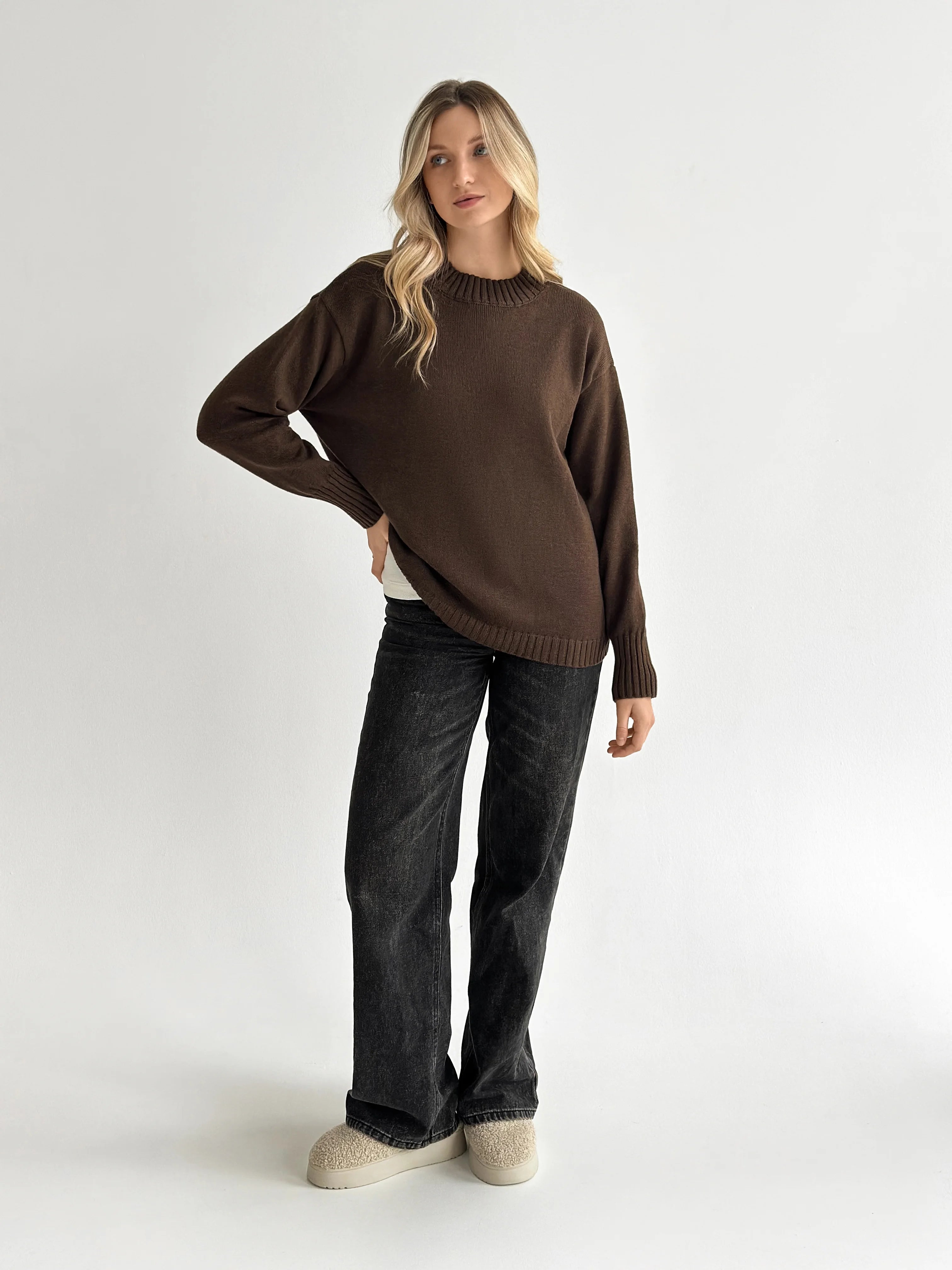 Knitted sweater brown