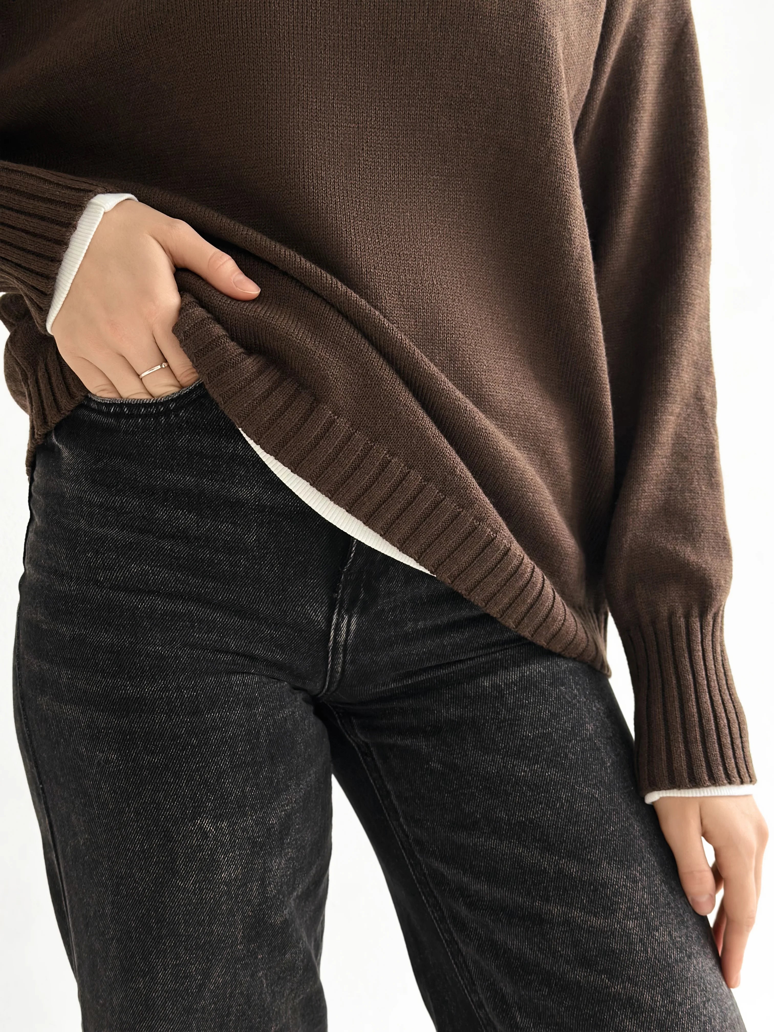 Knitted sweater brown