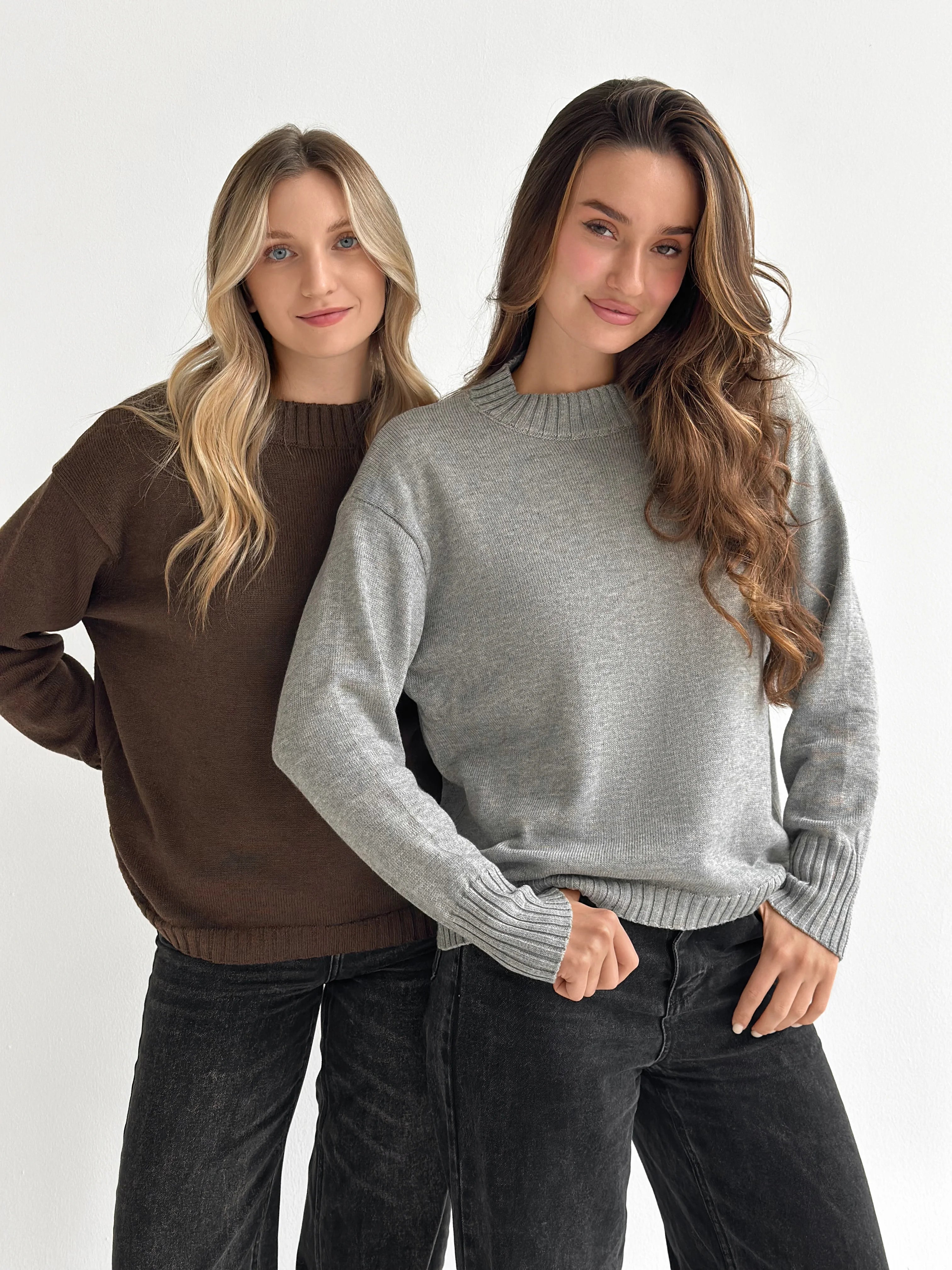 Knitted sweater brown