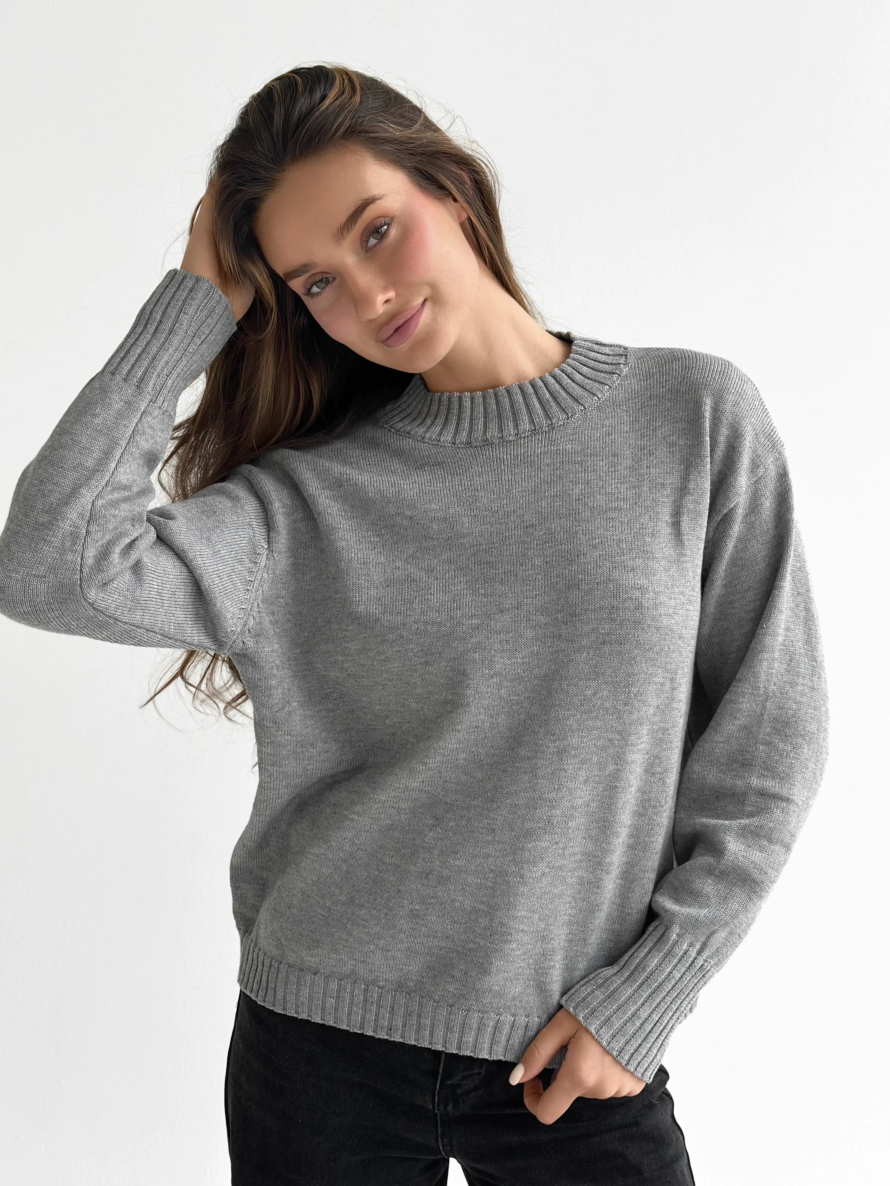 Knitted sweater gray