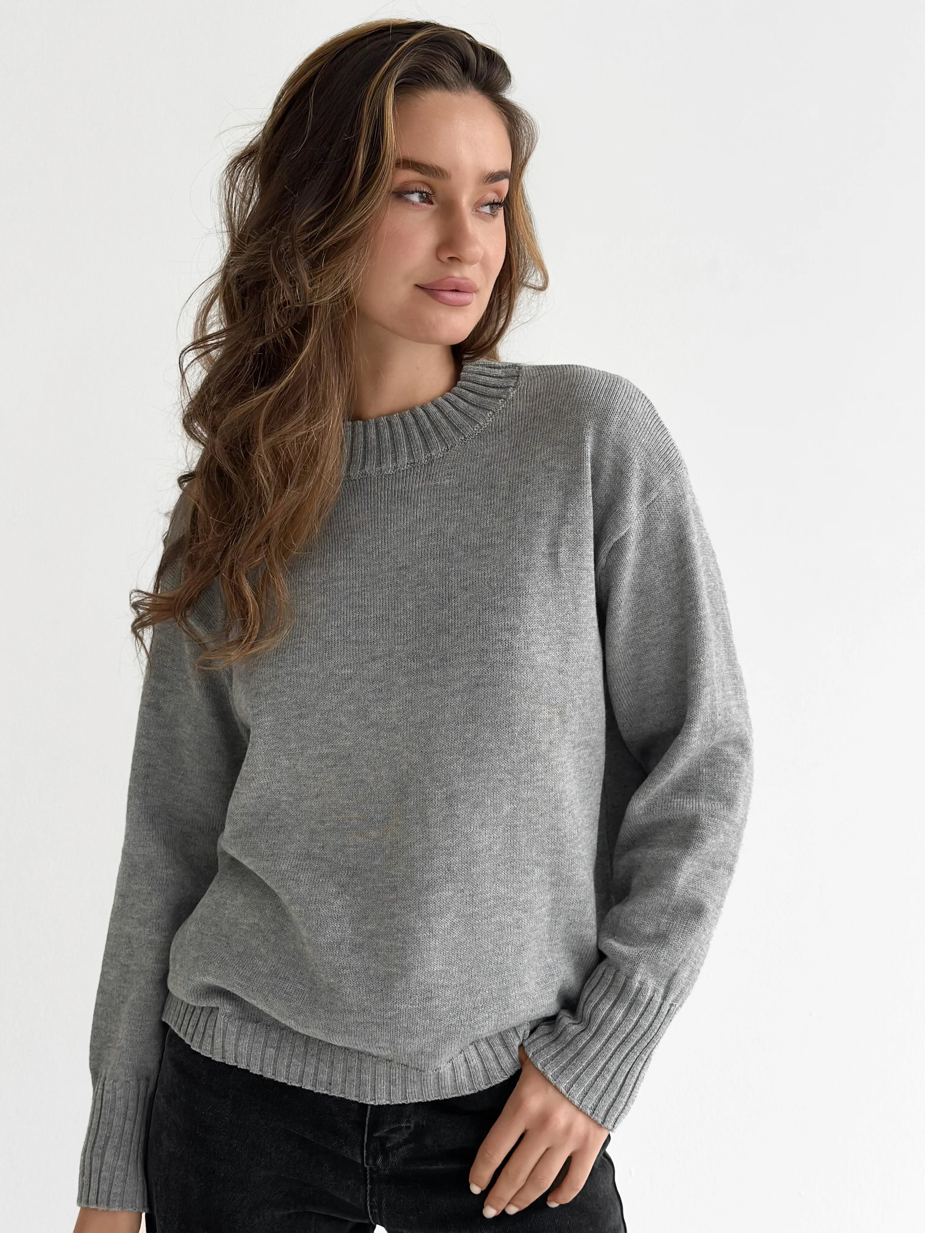 Knitted sweater gray