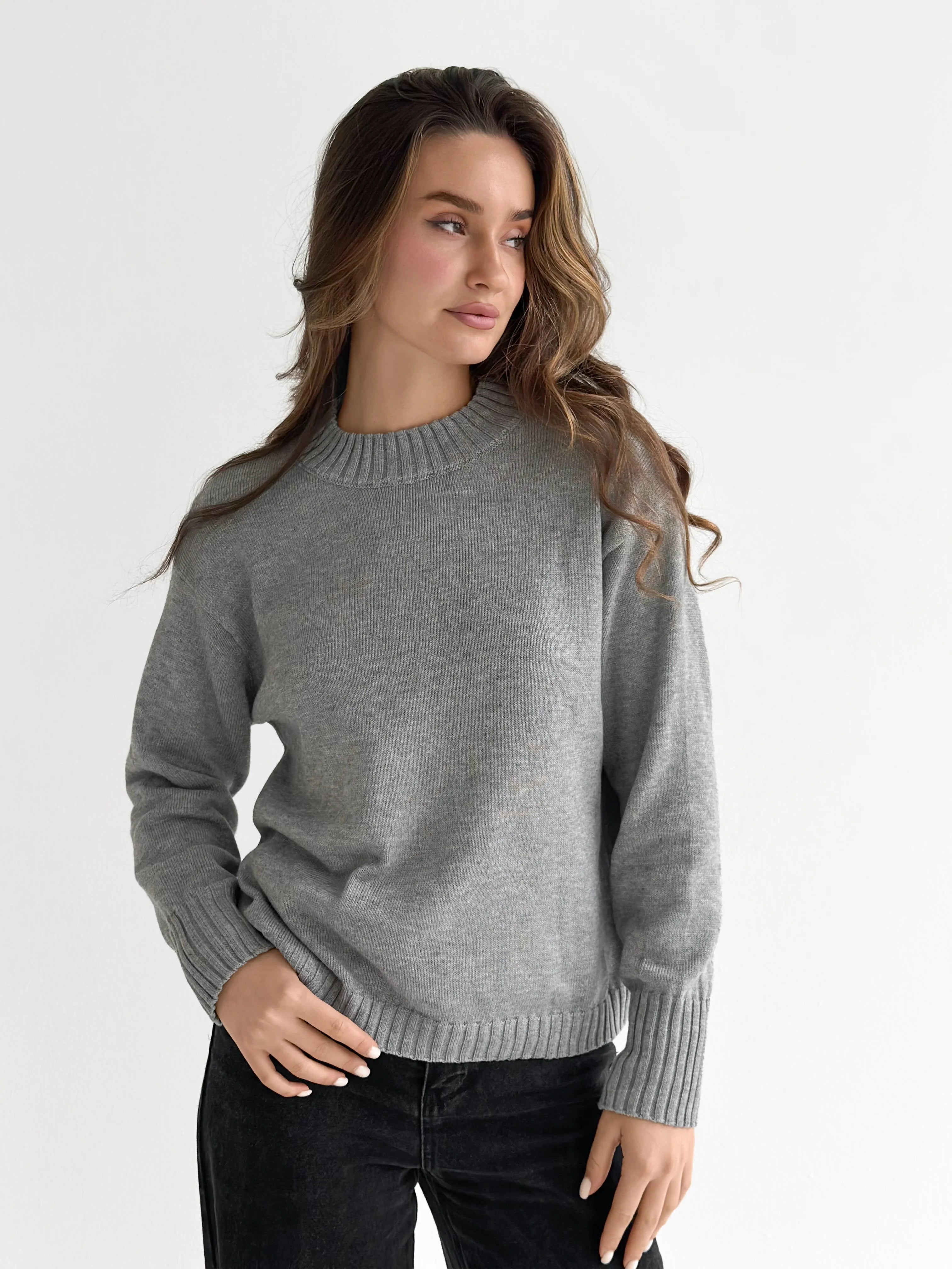 Knitted sweater gray