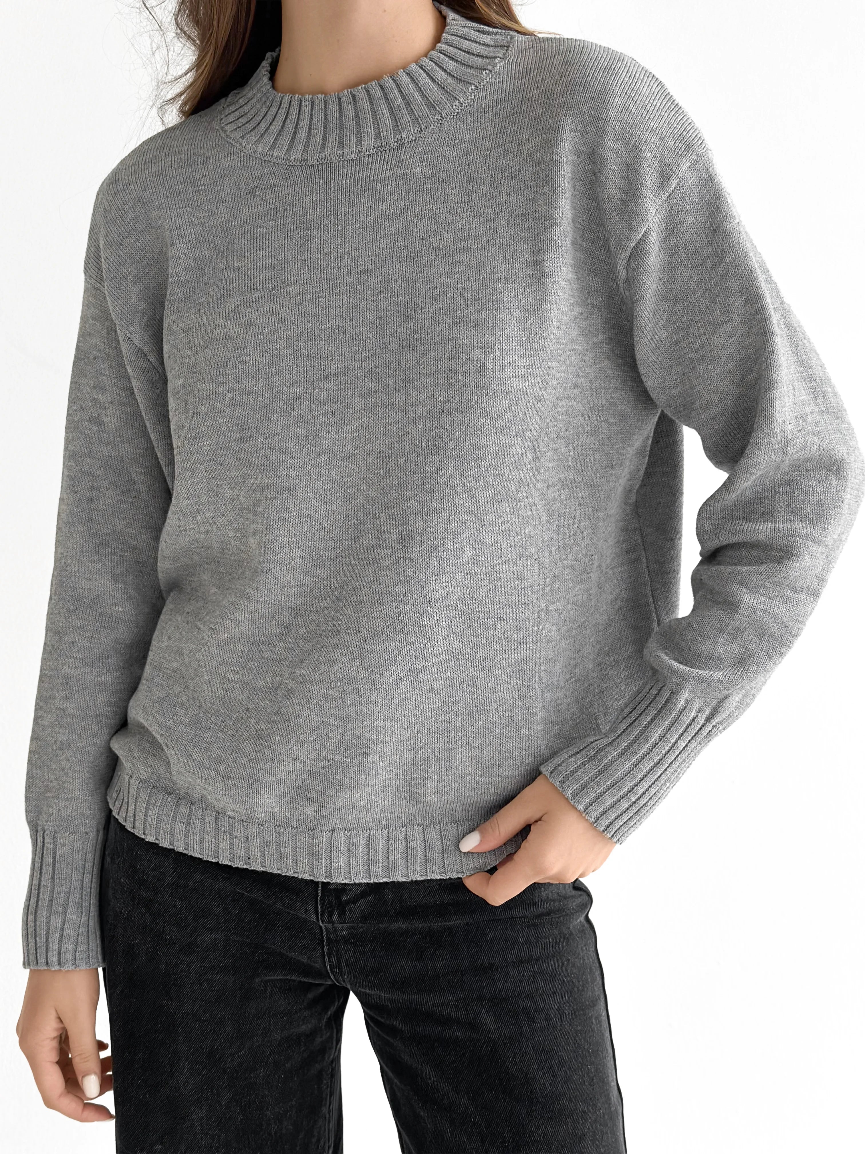 Knitted sweater gray