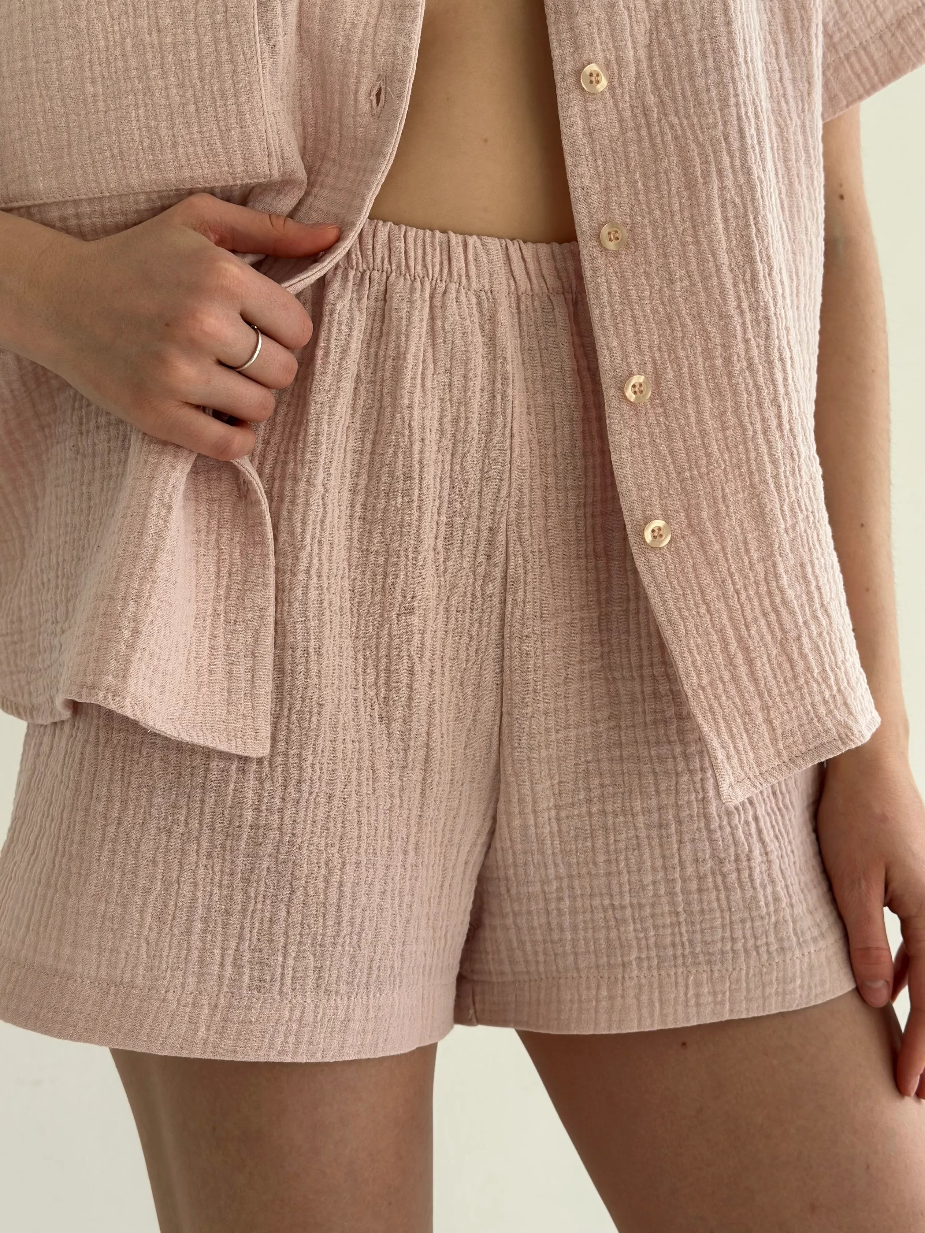 Muslin set 2-layer short-sleeved shirt and shorts powder