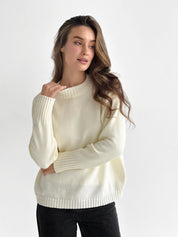 Knitted sweater milky