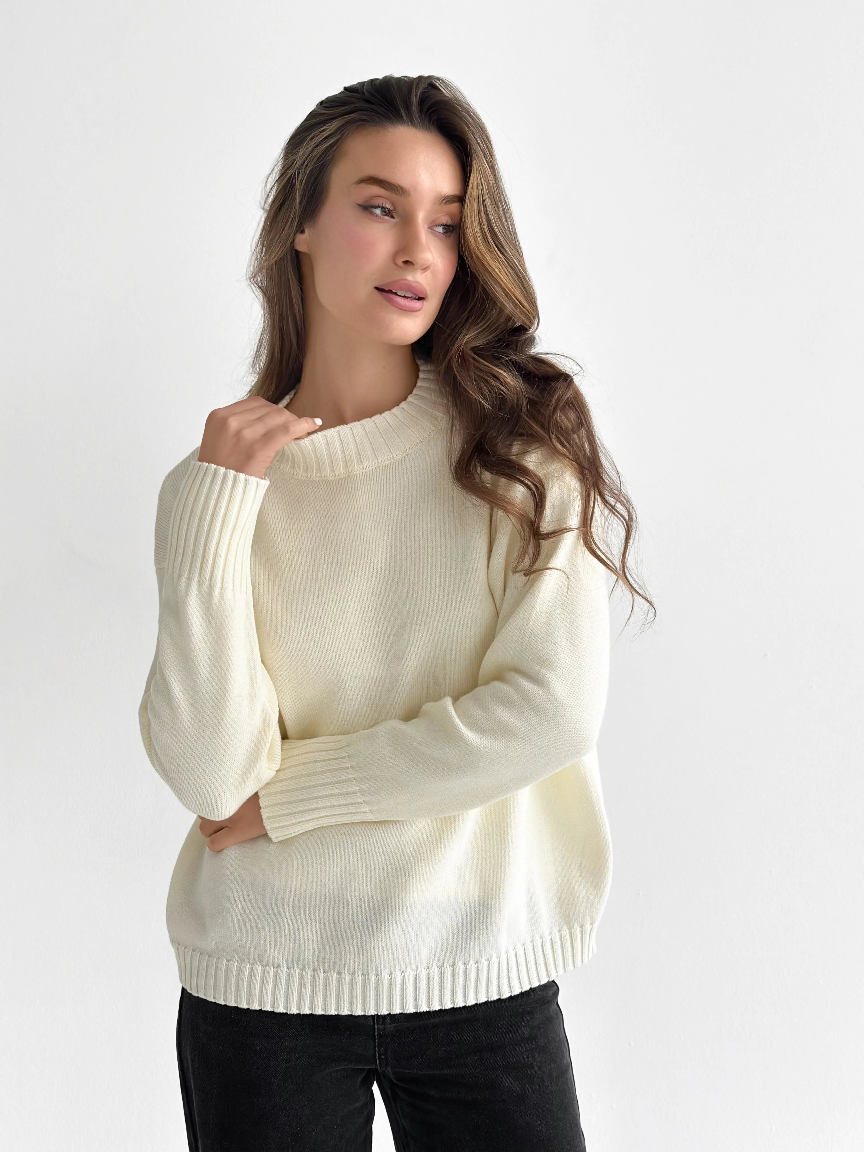 Knitted sweater milky