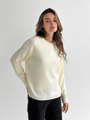 Knitted sweater milky