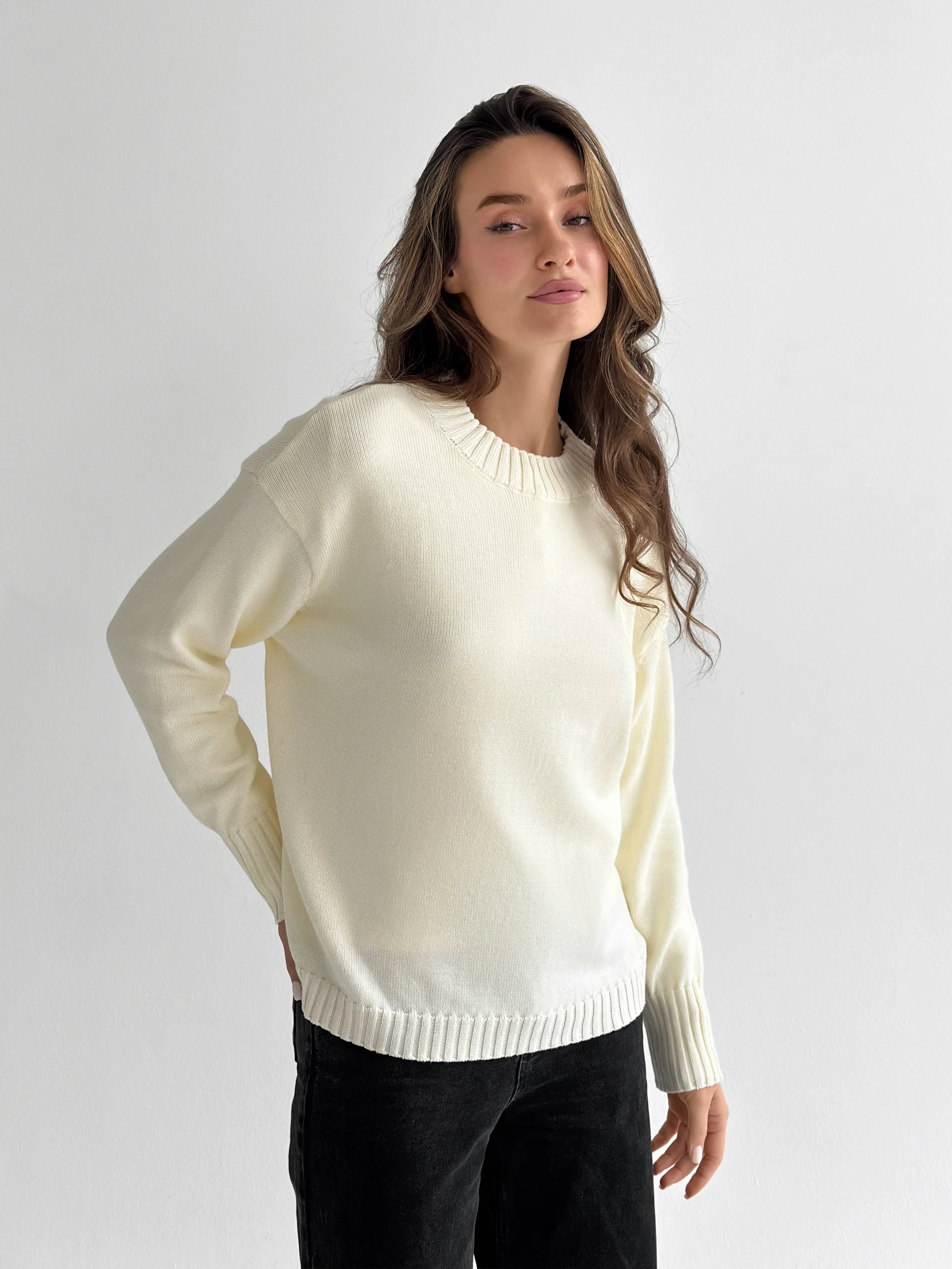 Knitted sweater milky