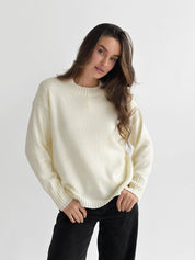 Knitted sweater milky