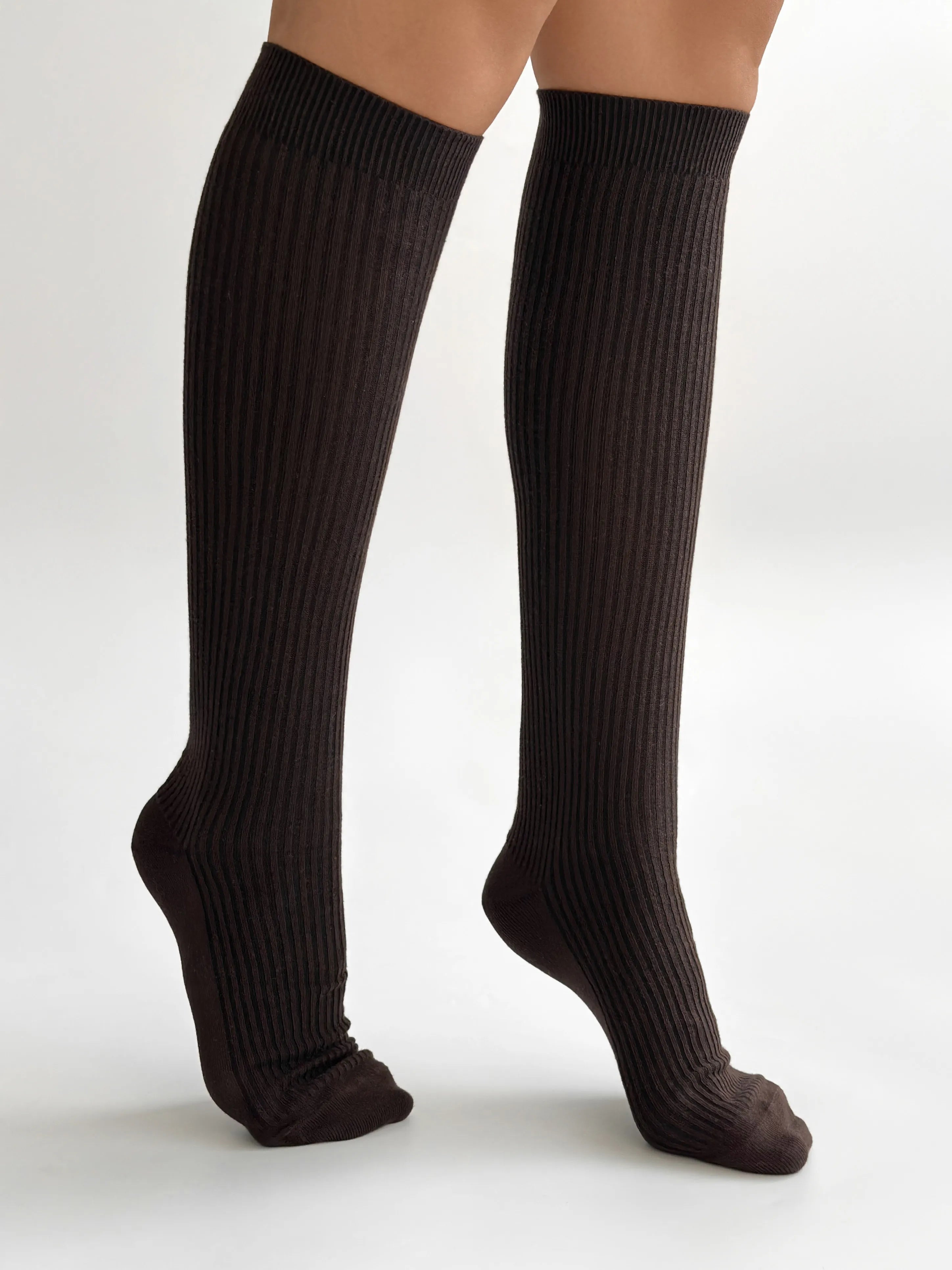 Chocolate ribbed knee-high socks