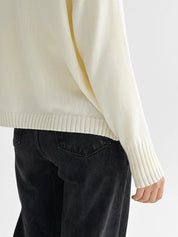 Knitted sweater milky