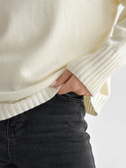 Knitted sweater milky