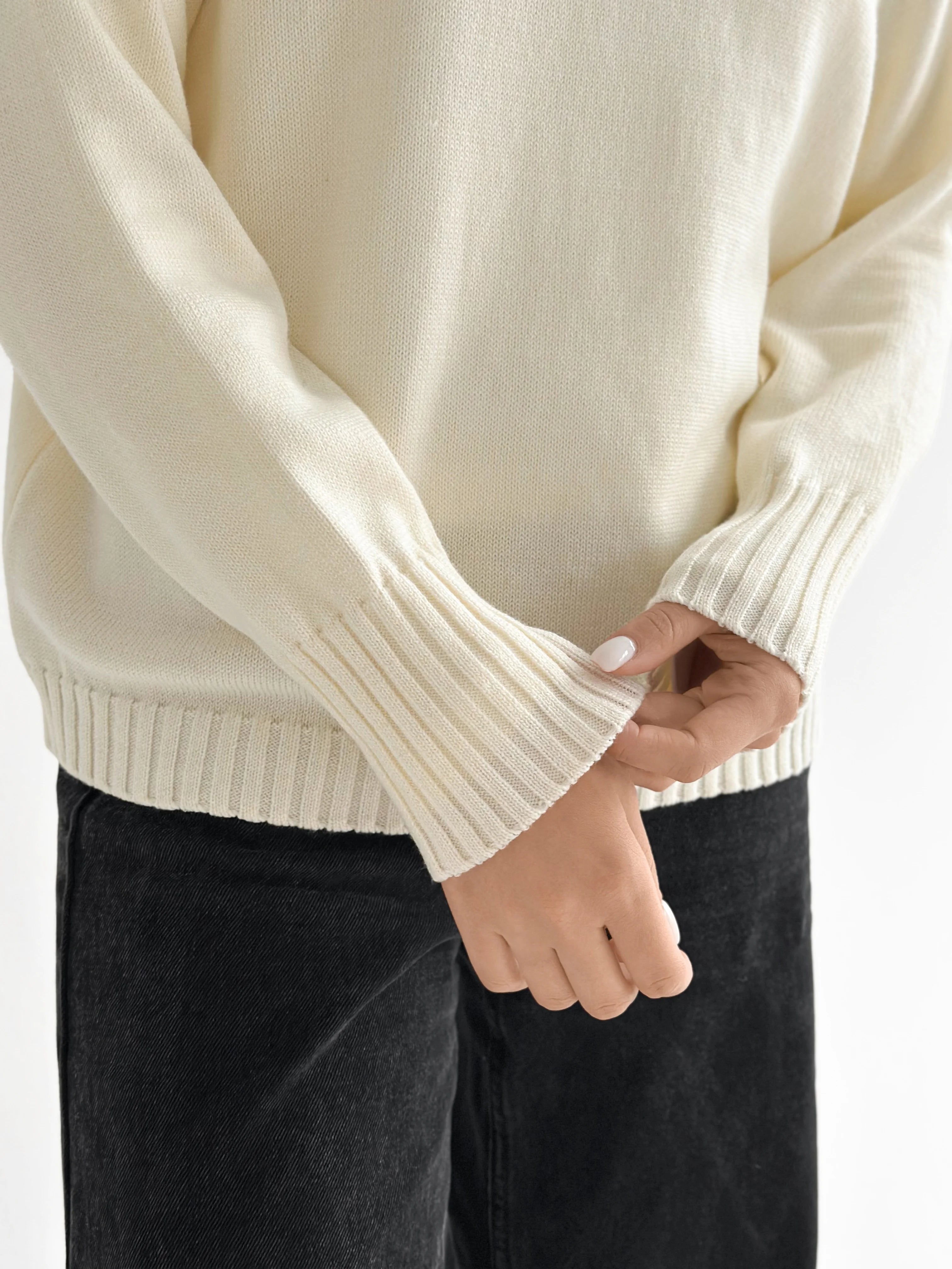 Knitted sweater milky