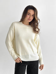 Knitted sweater milky