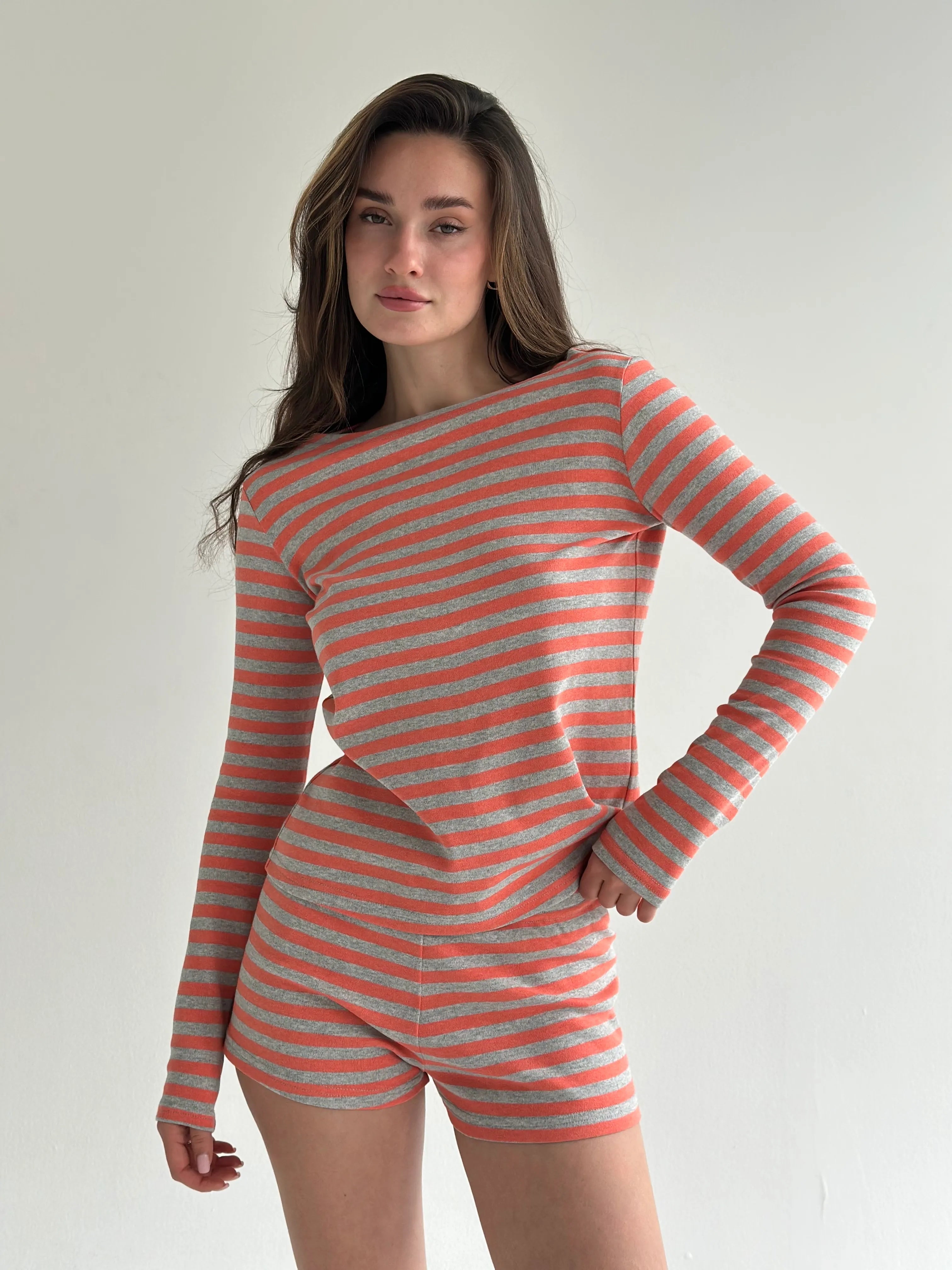 Striped knitwear Long sleeve suit and mini shorts grey/orange
