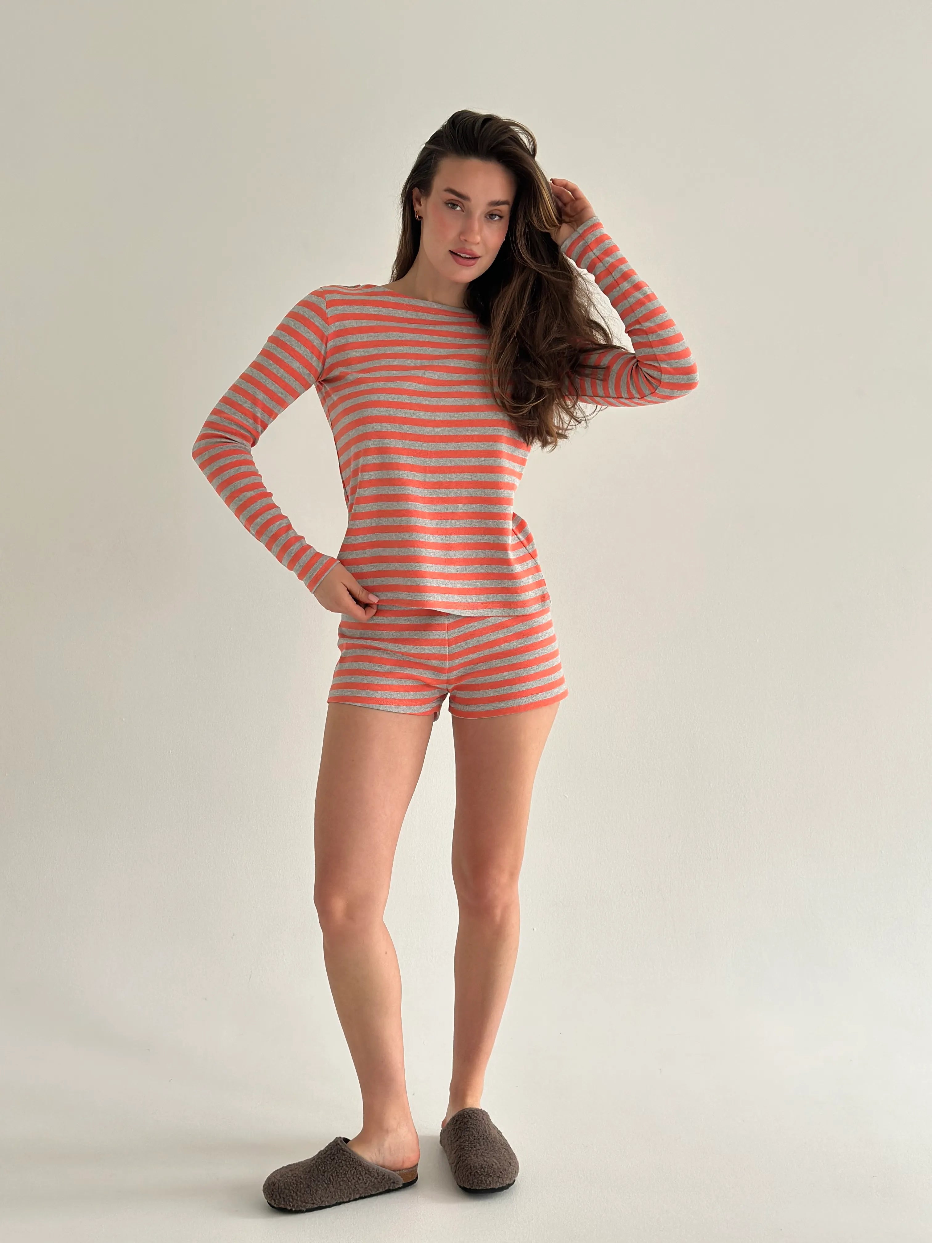 Striped knitwear Long sleeve suit and mini shorts grey/orange