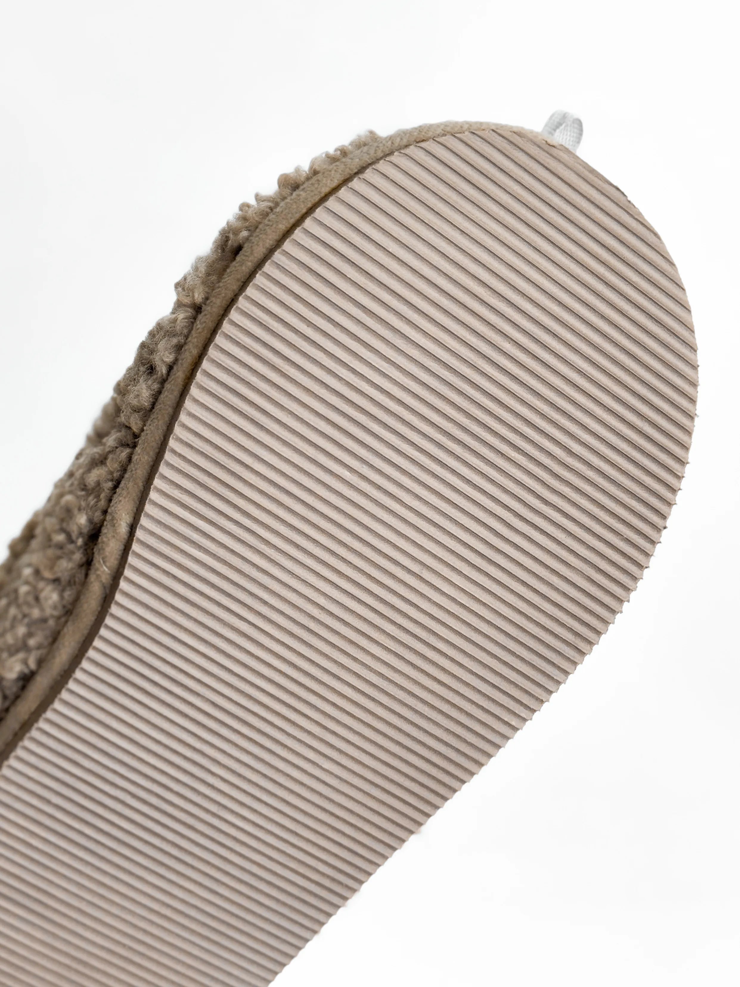 Women's slippers HS-OZ fur curly gray