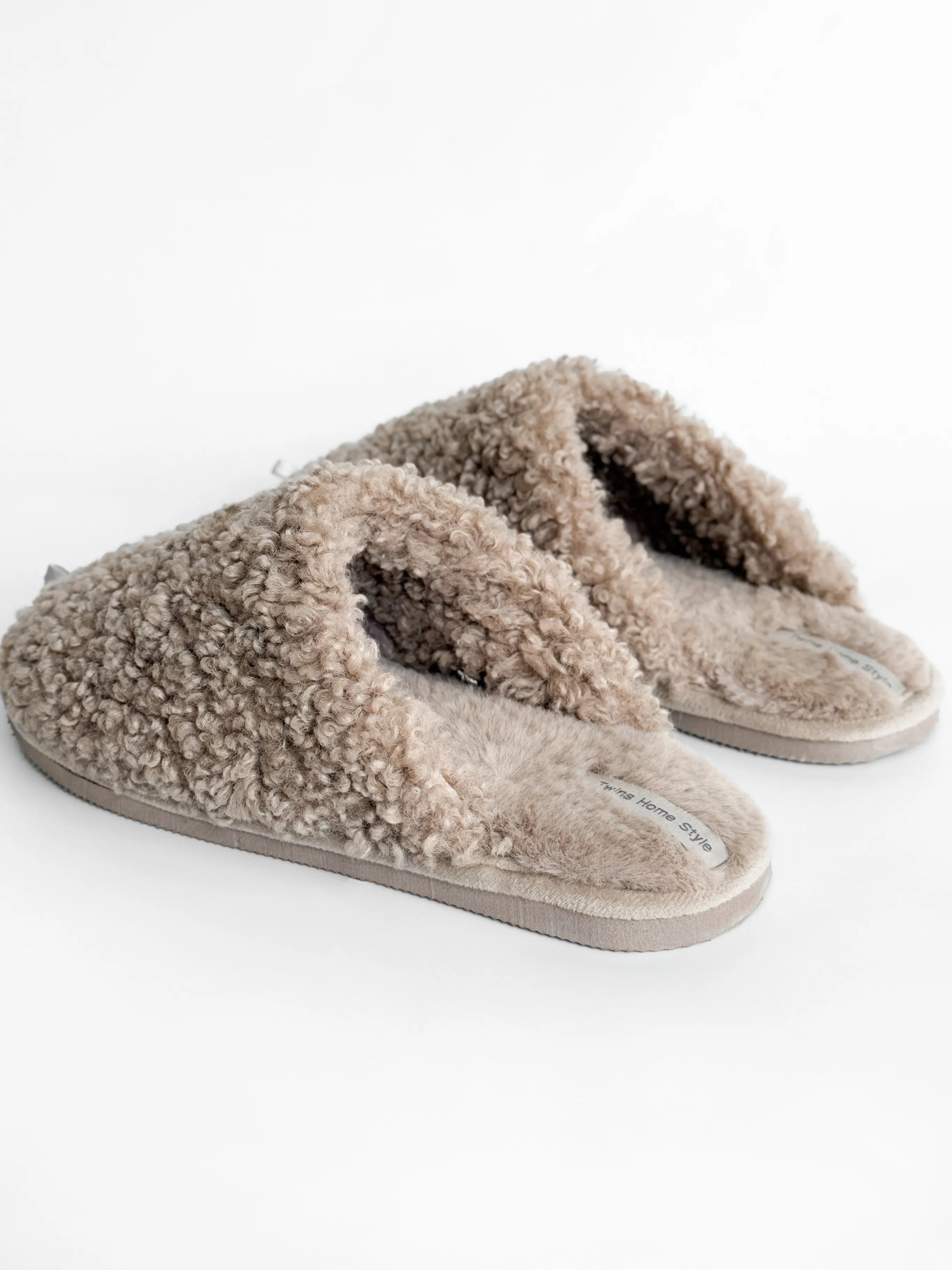 Women's slippers HS-OZ fur curly gray