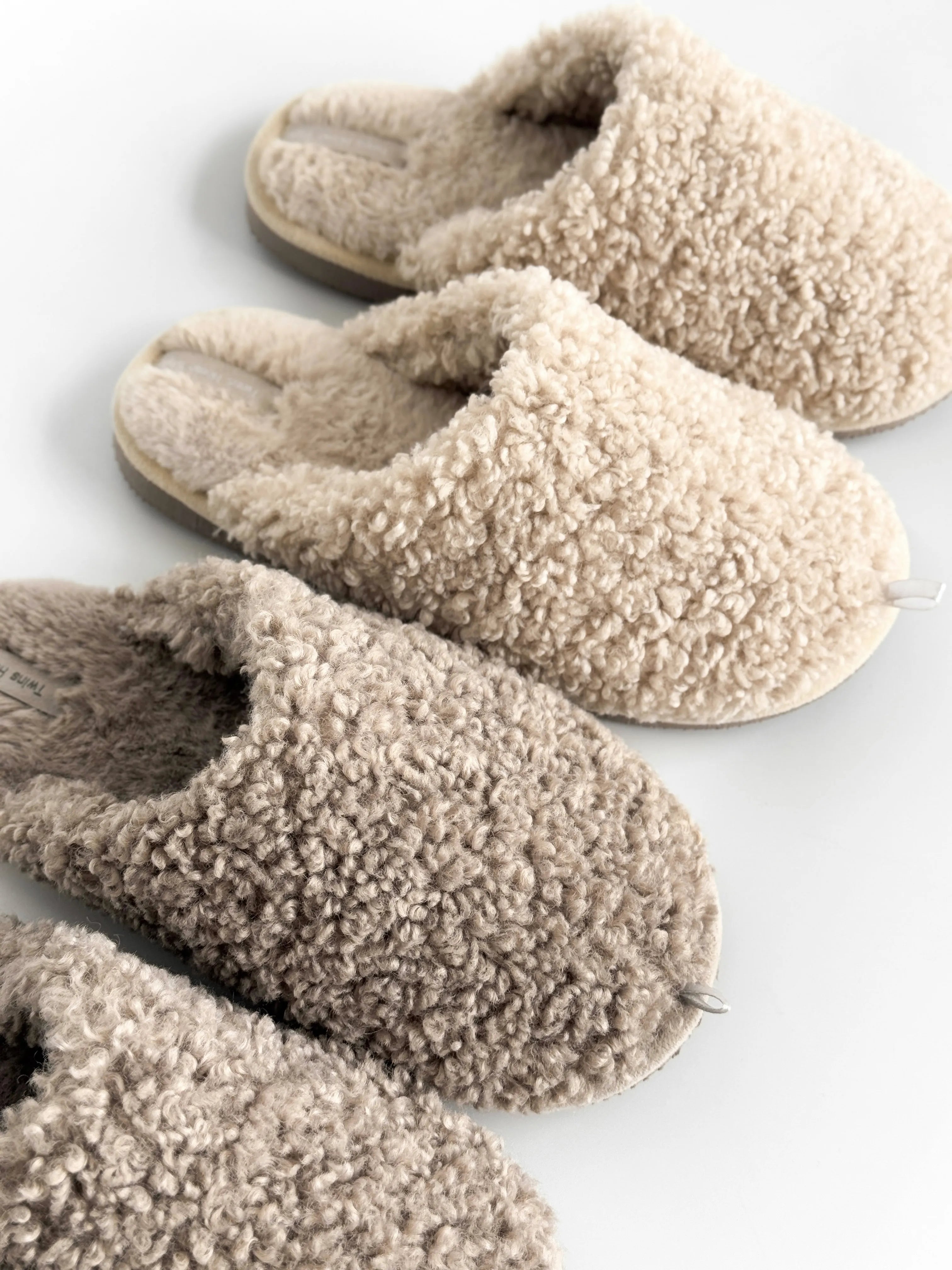 Women's slippers HS-OZ fur curly gray