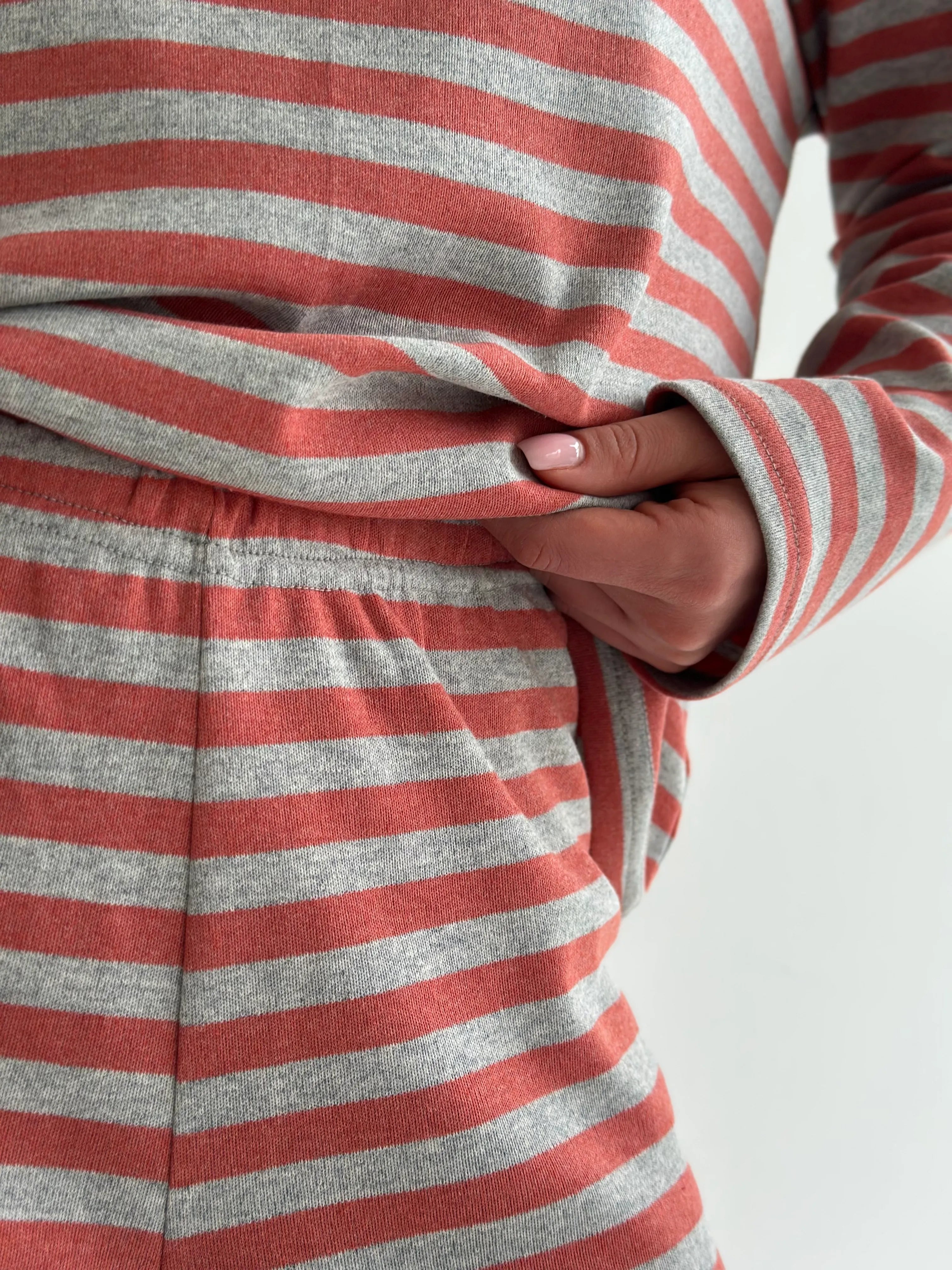 Striped knitwear Oversized long-sleeved suit and shorts gray/terracotta