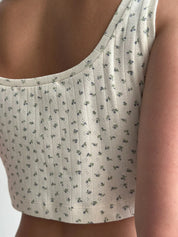Ribbed top mini blue flower