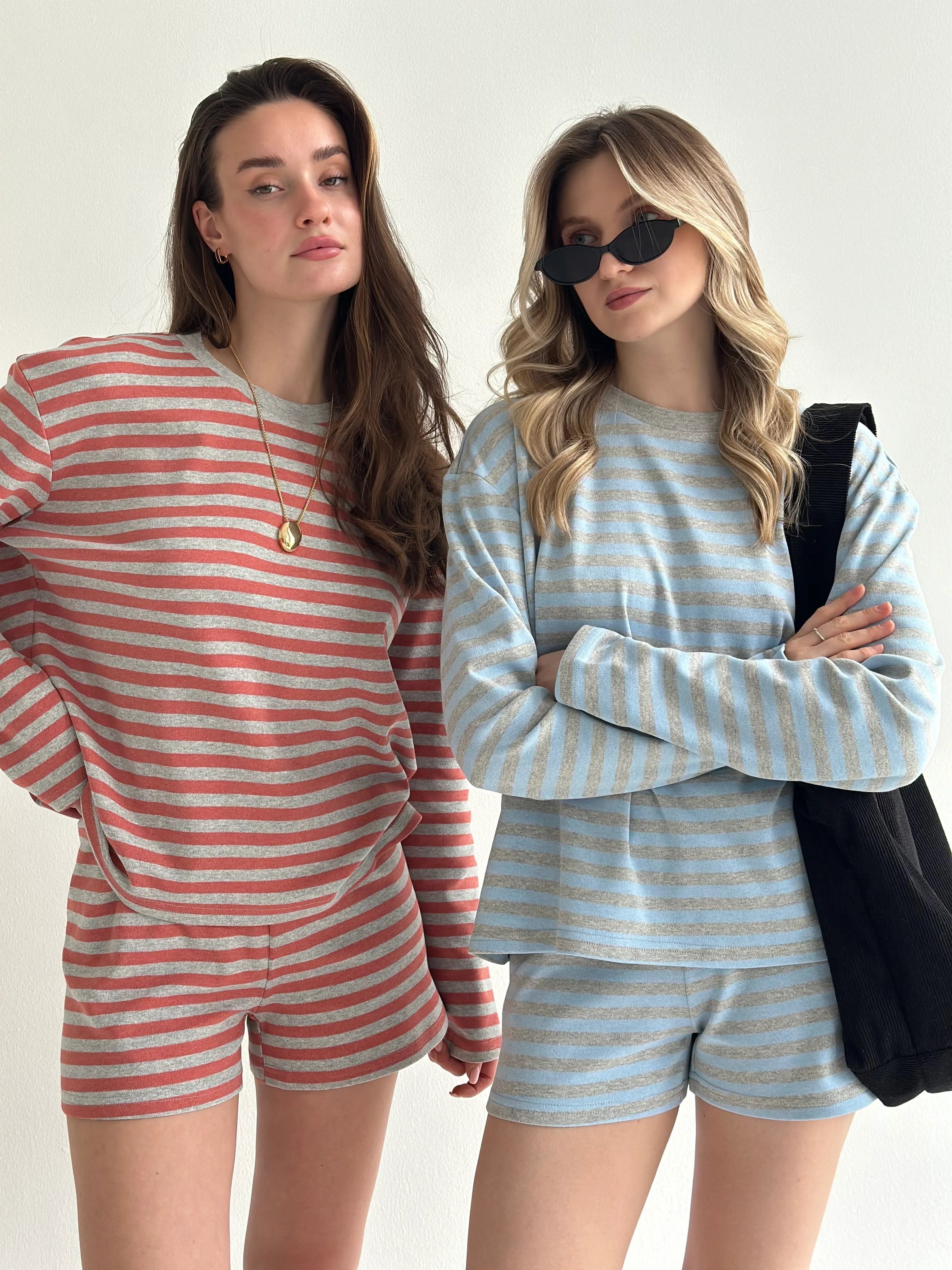 Striped knitwear Oversized long-sleeved suit and shorts gray/light blue