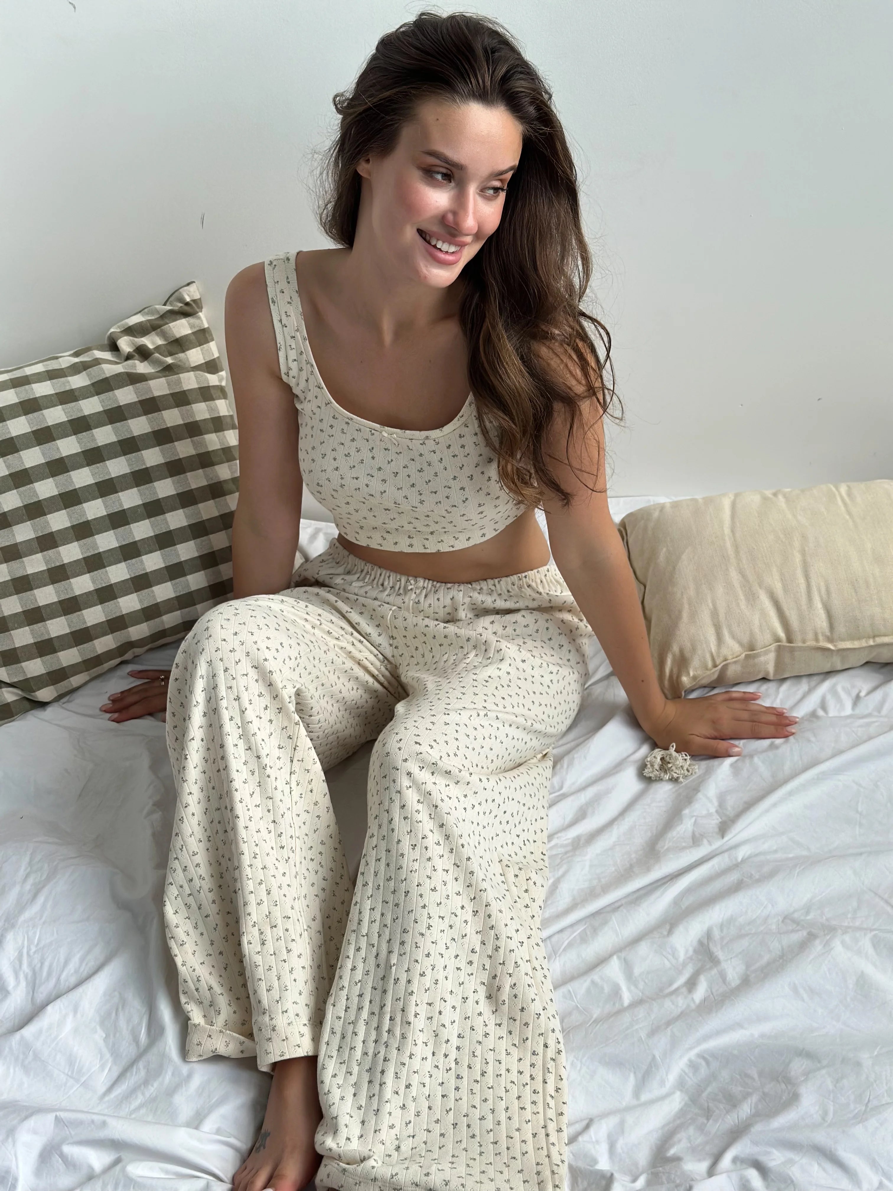 Ribbed top mini blue flower