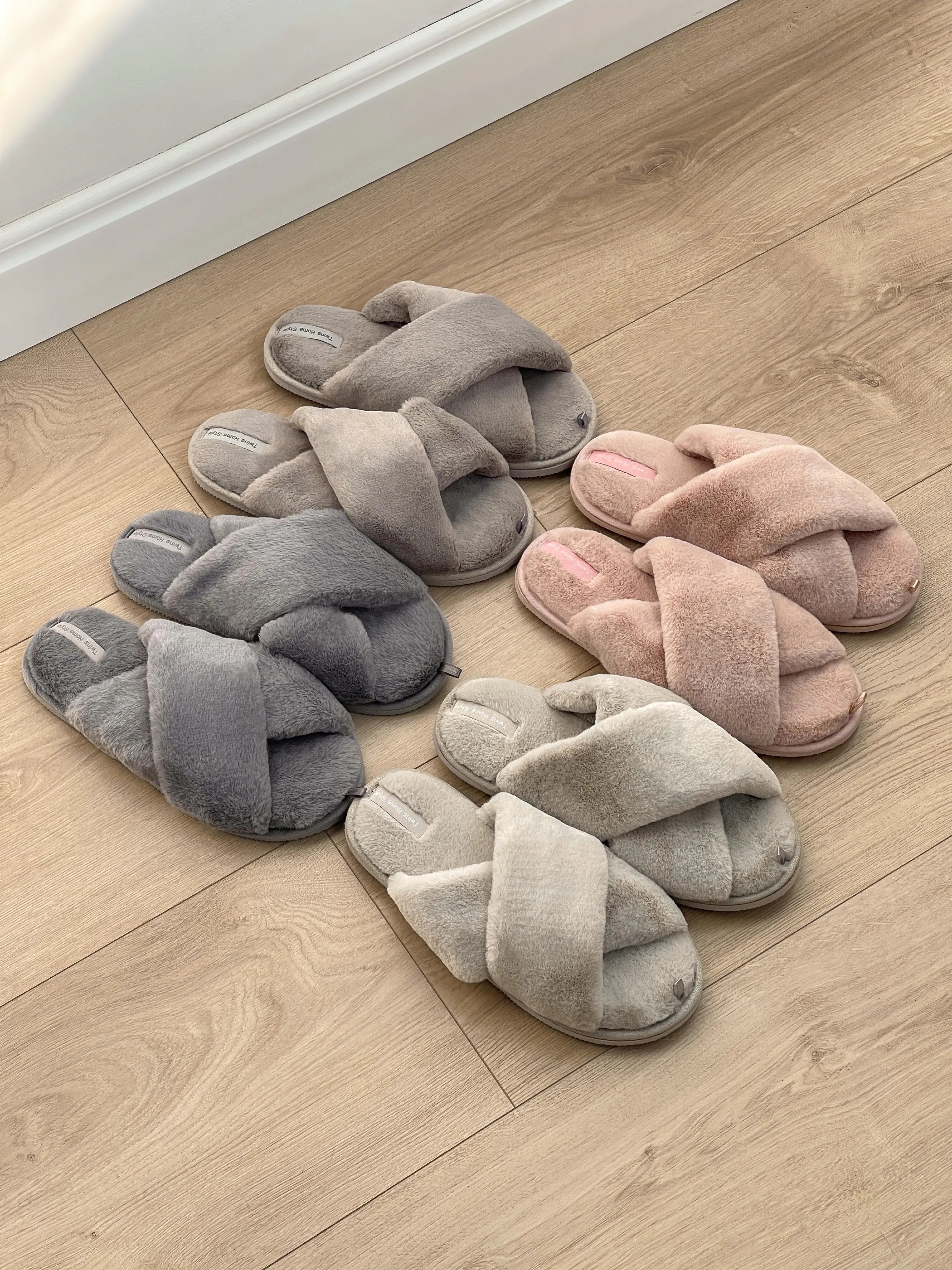 Women's slippers HS-LUX fur dark gray
