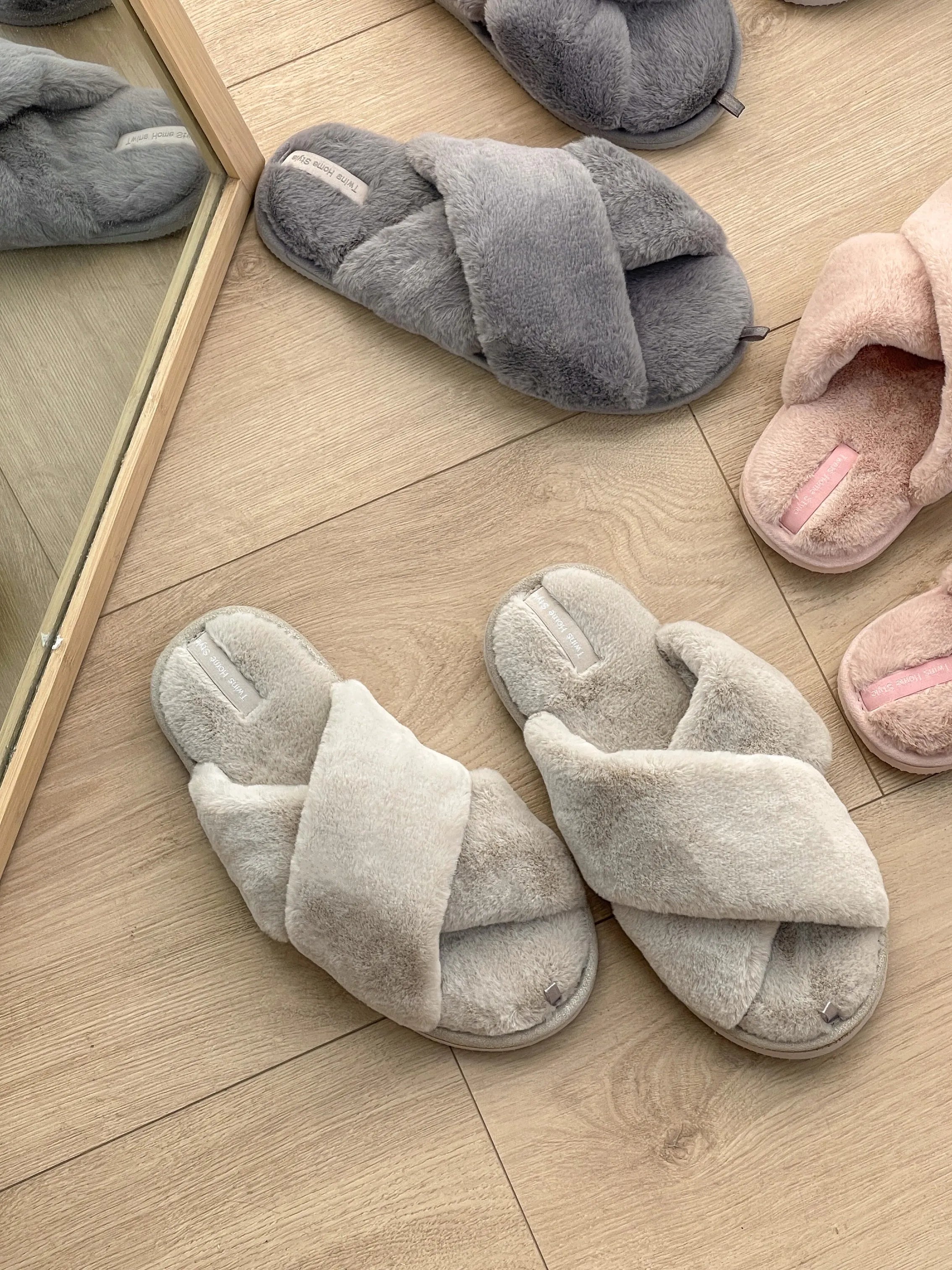 Women's slippers HS-LUX fur dark gray