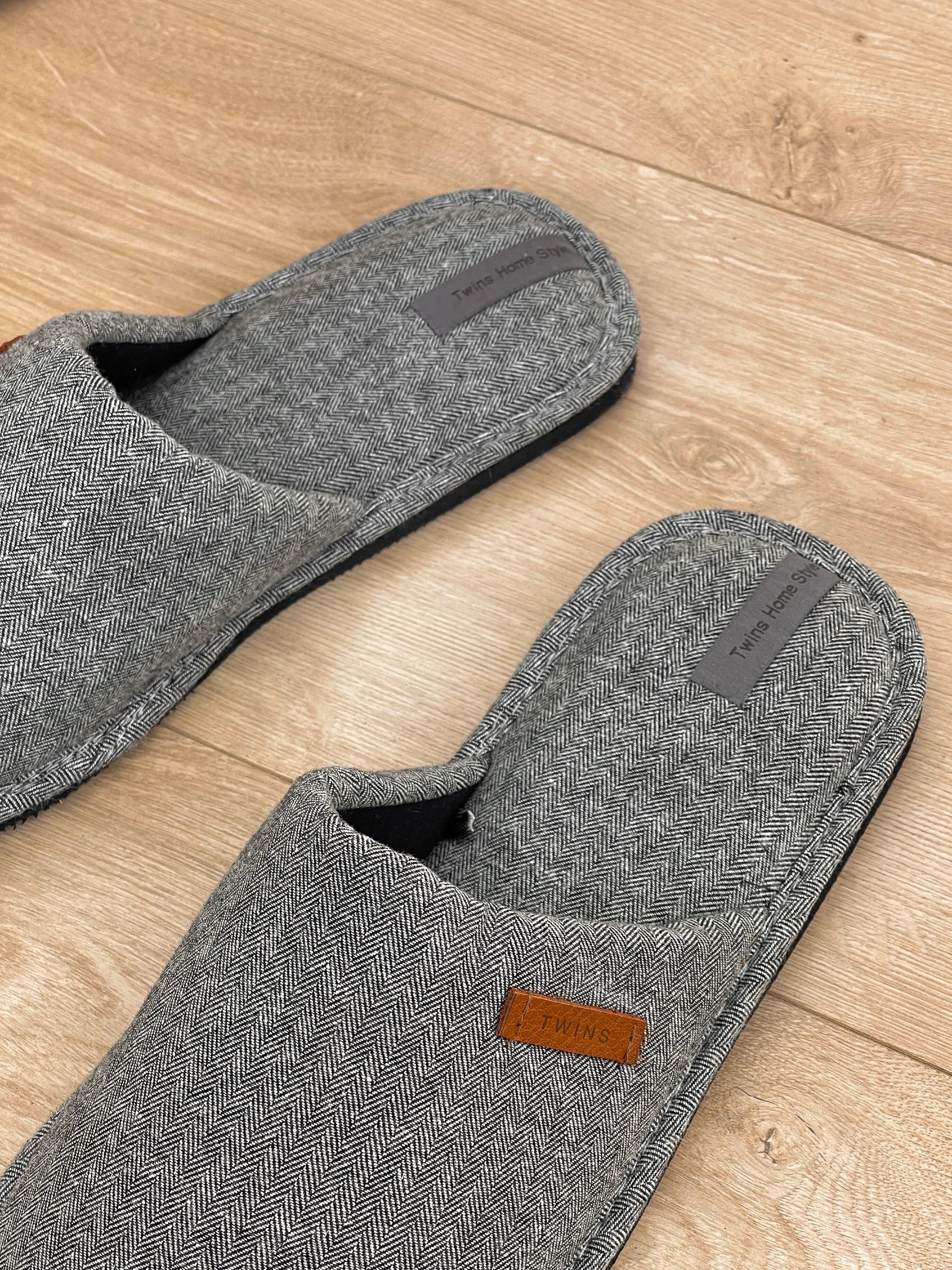 Men's slippers HS-OZ elegant gray