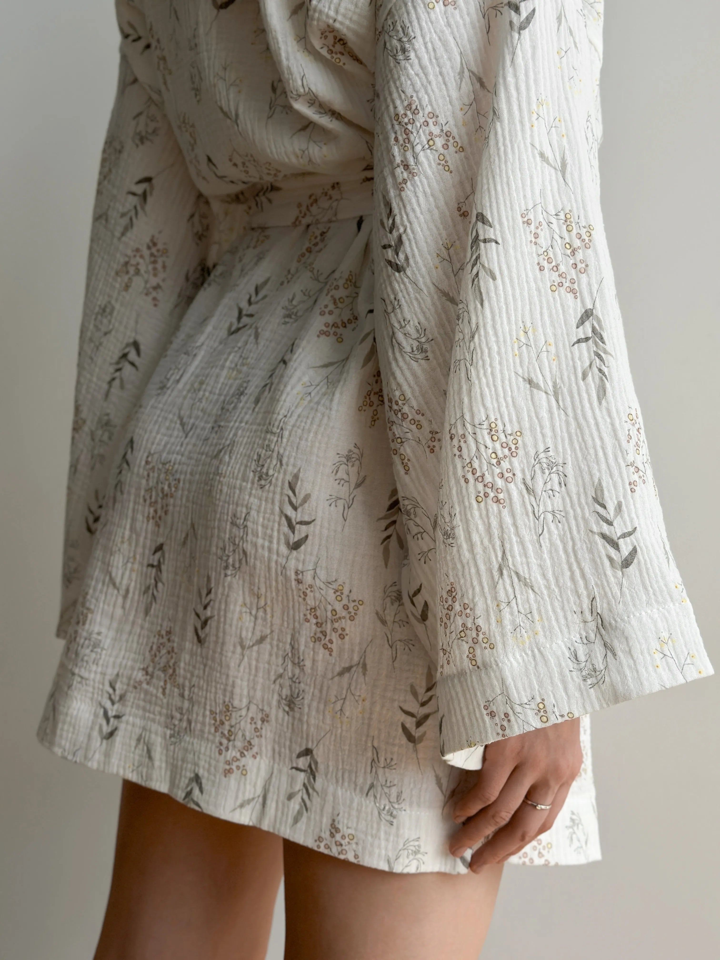 Kimono muslin robe wildflowers on white