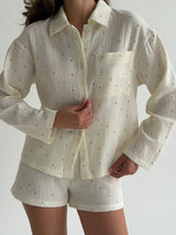 Long-sleeved shirt and shorts suit muslin multi-colored peas on milk
