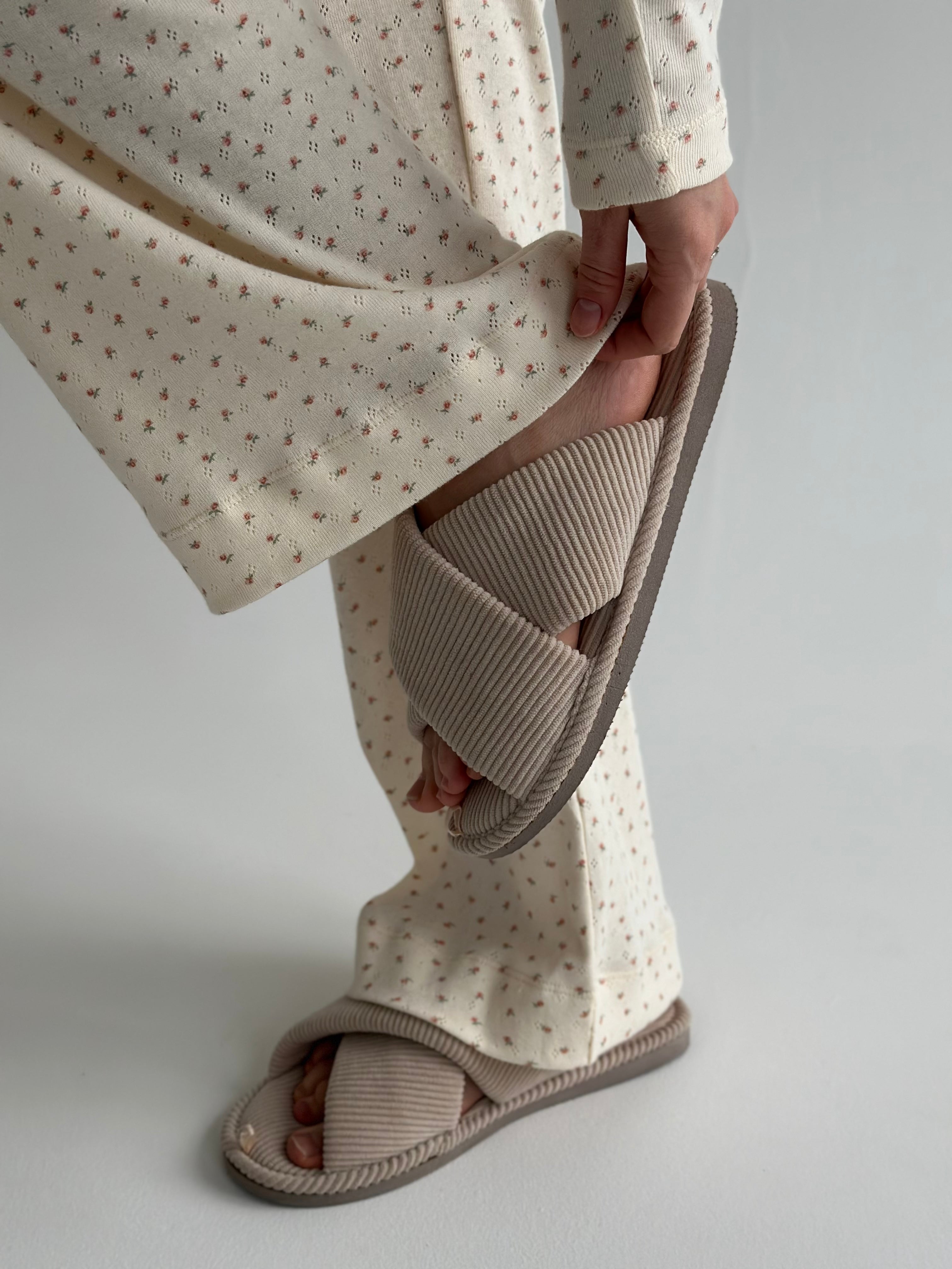 Ribana knitted suit, wide pants and long sleeves, milky rose