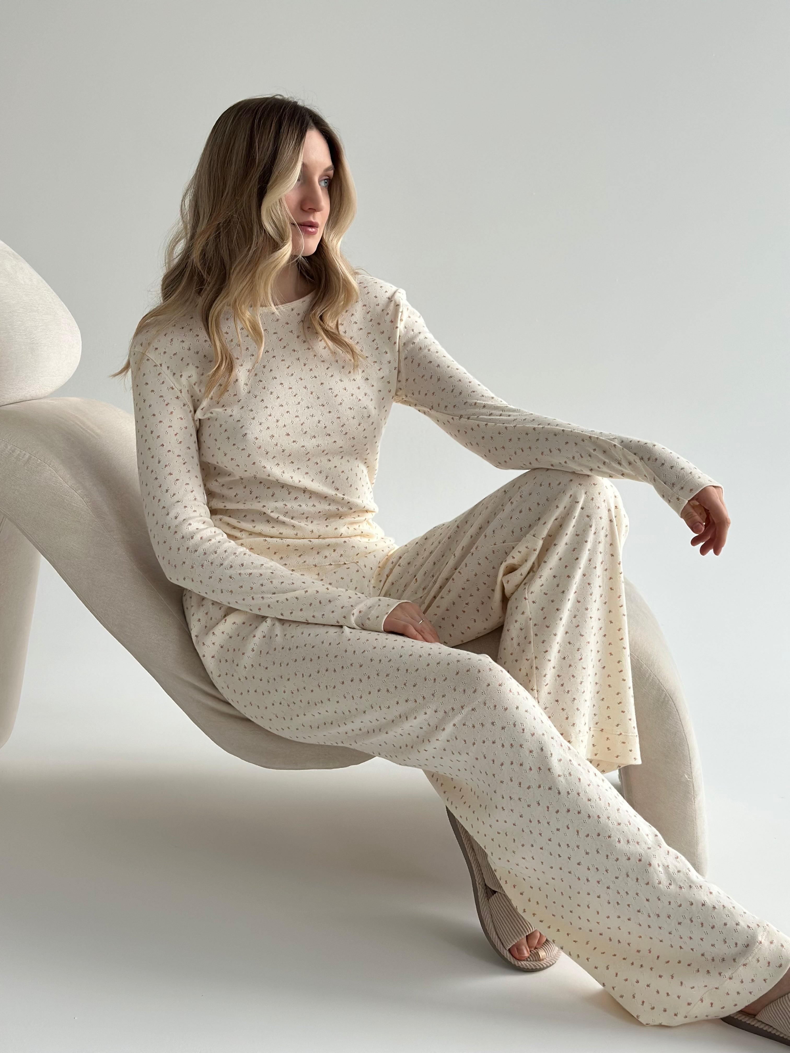 Ribana knitted suit, wide pants and long sleeves, milky rose