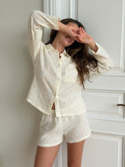 Long-sleeved shirt and shorts suit muslin multi-colored peas on milk