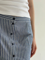 Short cotton striped skirt with buttons, blue/milk