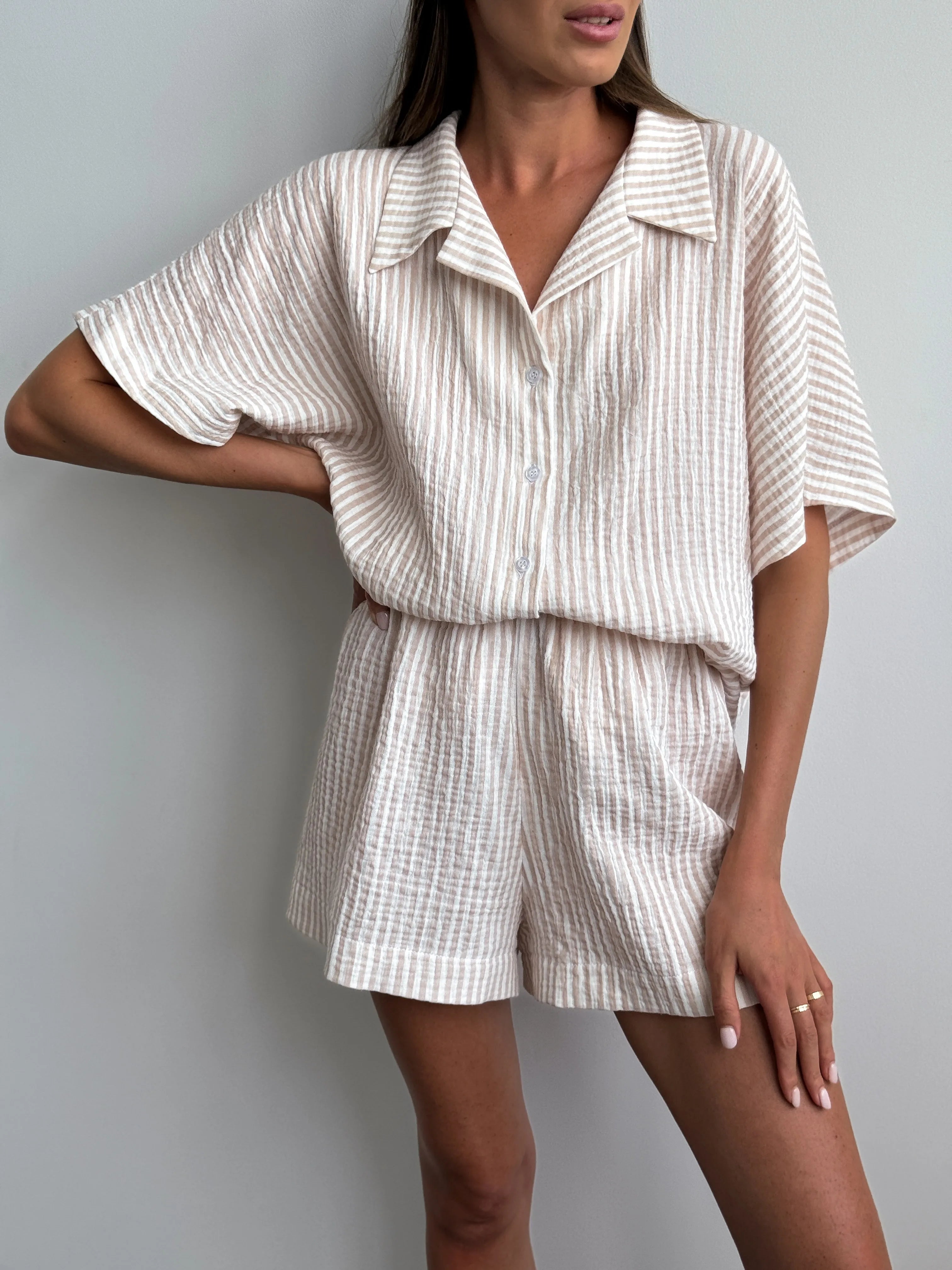 Muslin 2-layer shorts + striped shirt beige suit