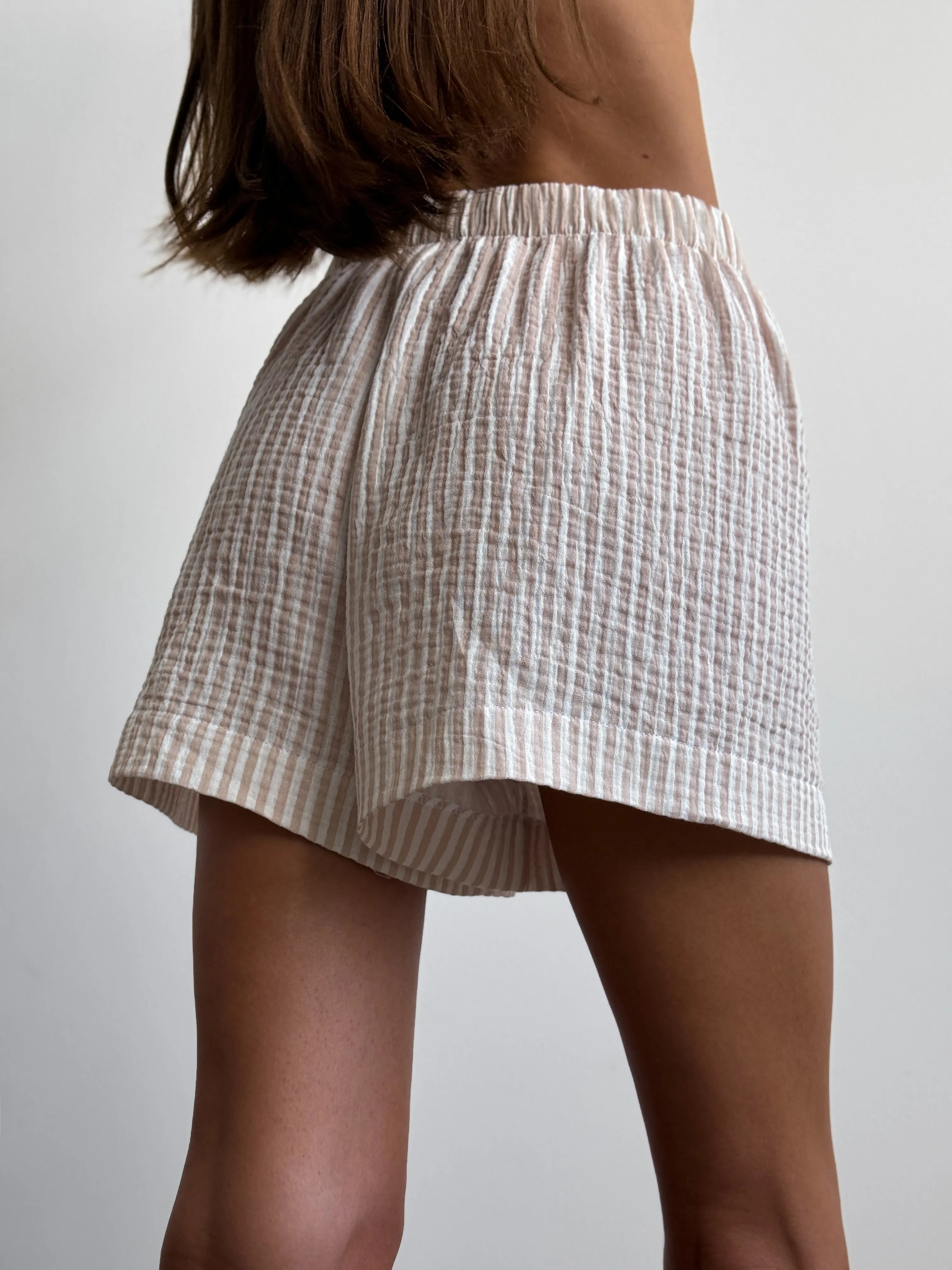 Muslin 2-layer shorts + striped shirt beige suit