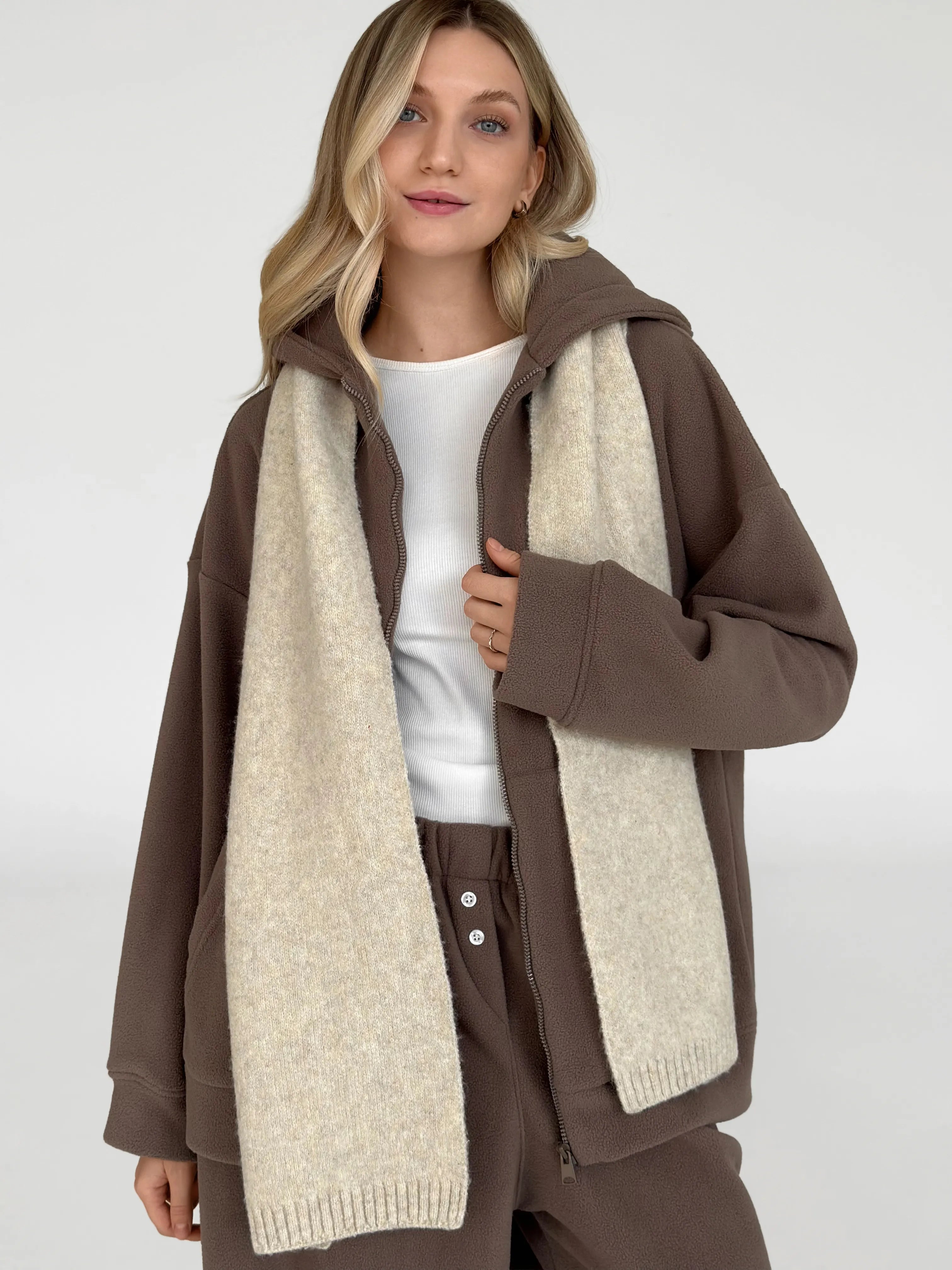 Knitted scarf beige melange