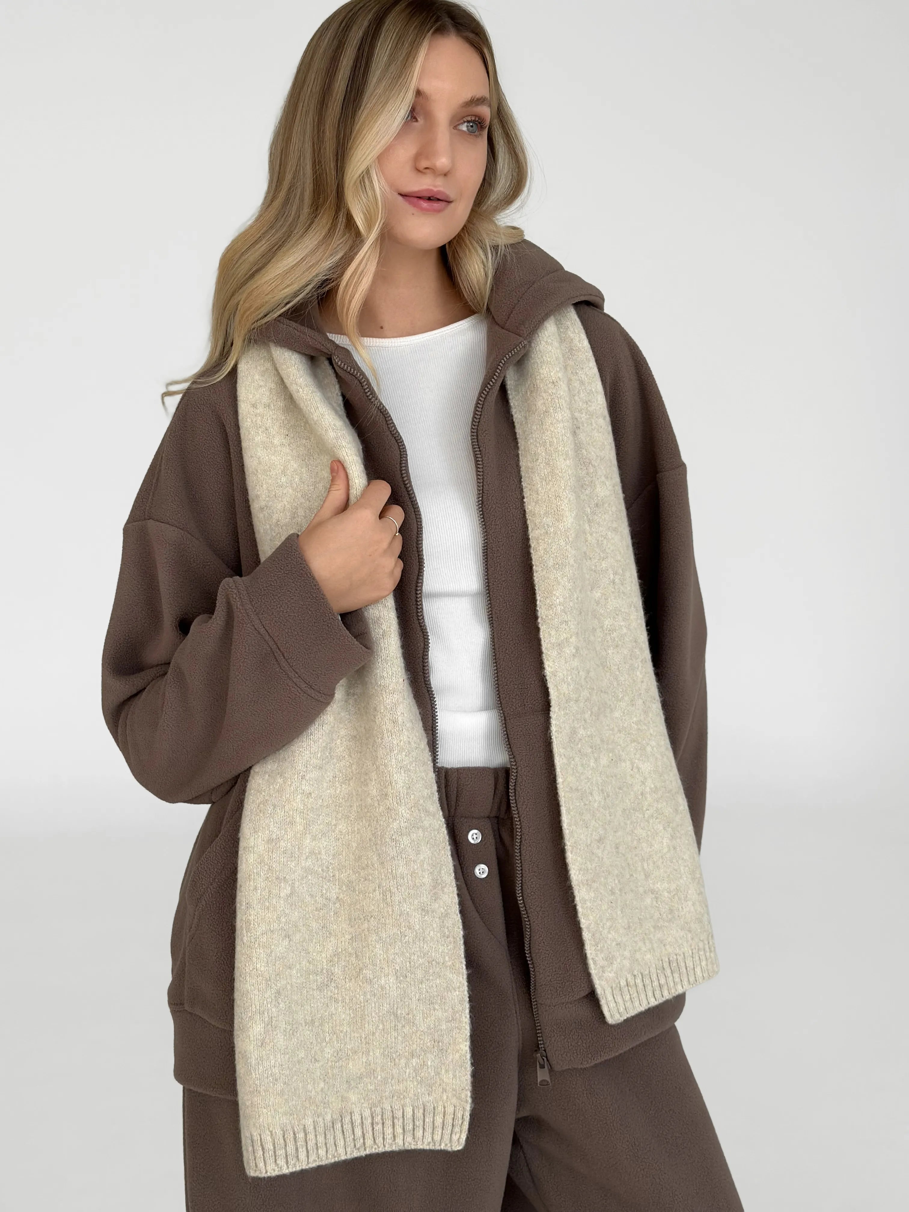 Knitted scarf beige melange
