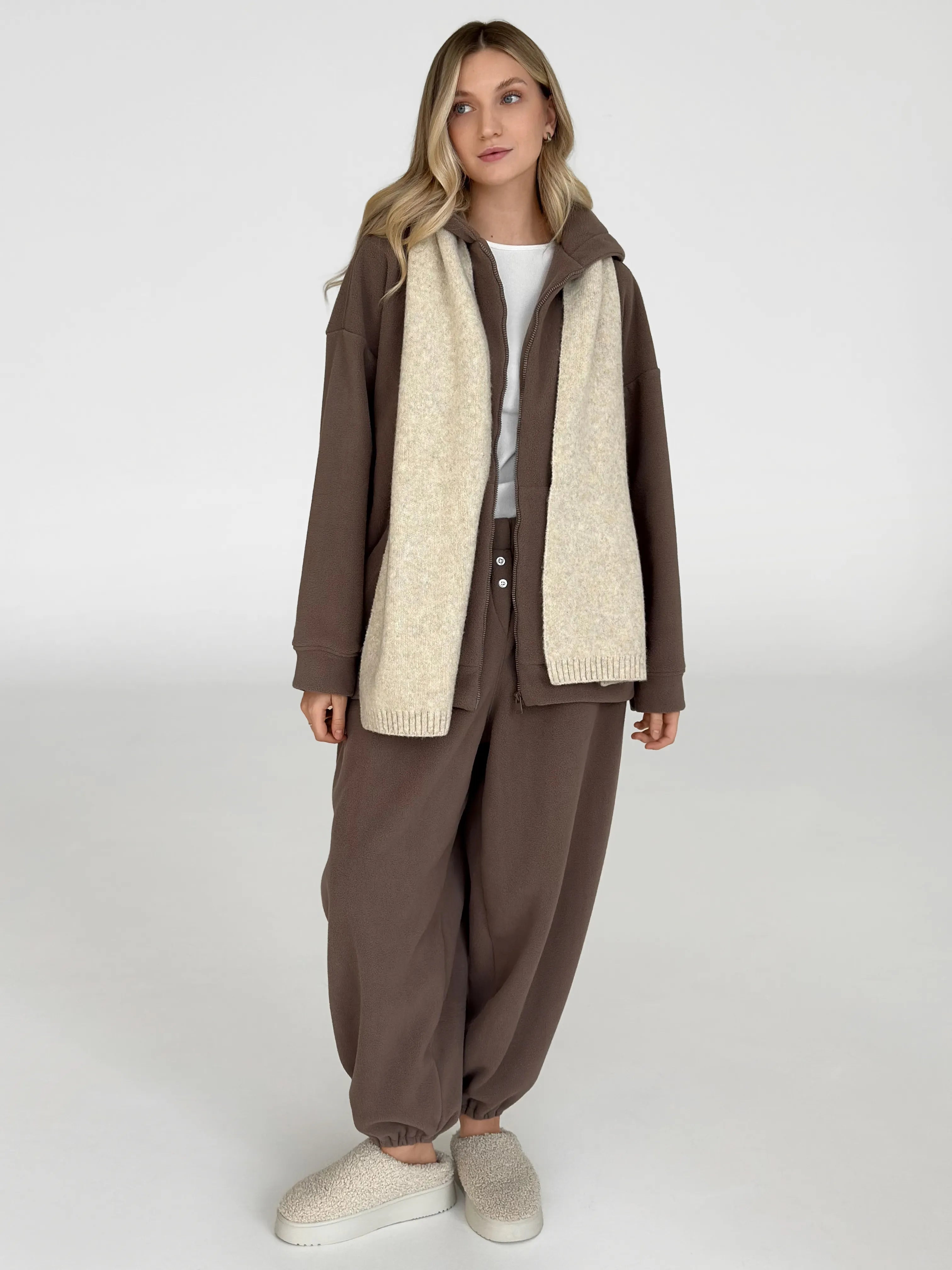 Knitted scarf beige melange